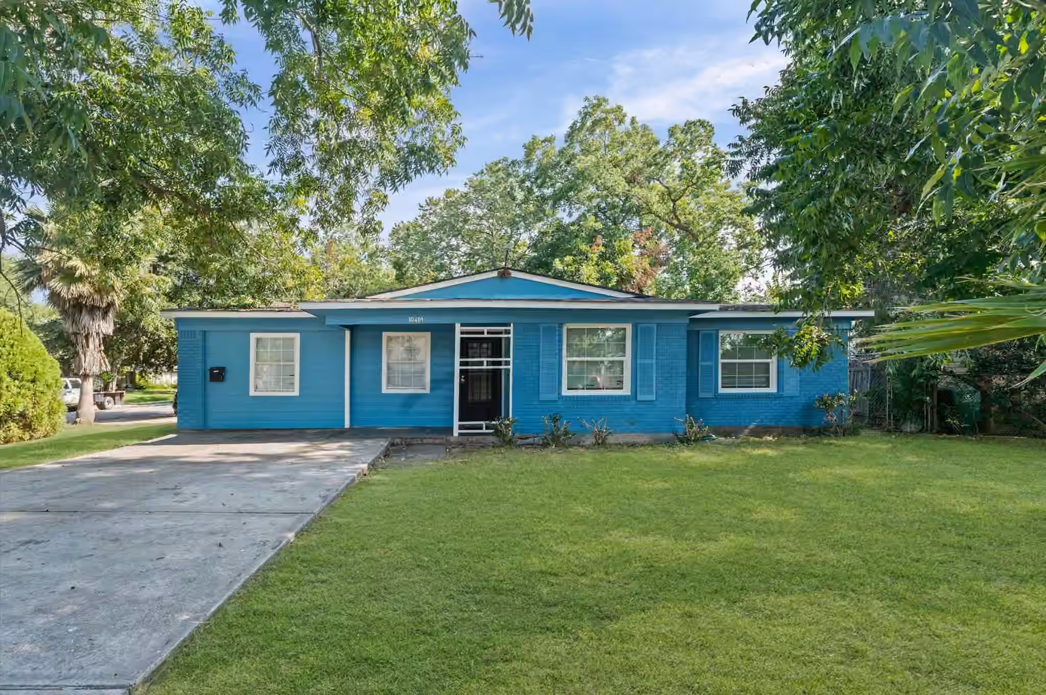 Photo 2 of 10401 Bessemer Street, Houston, TX