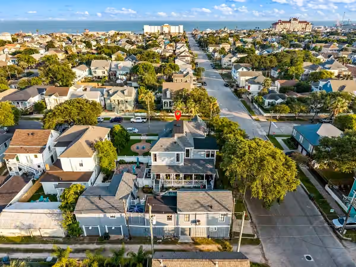 Photo 4 of 1728 Avenue M, Galveston, TX