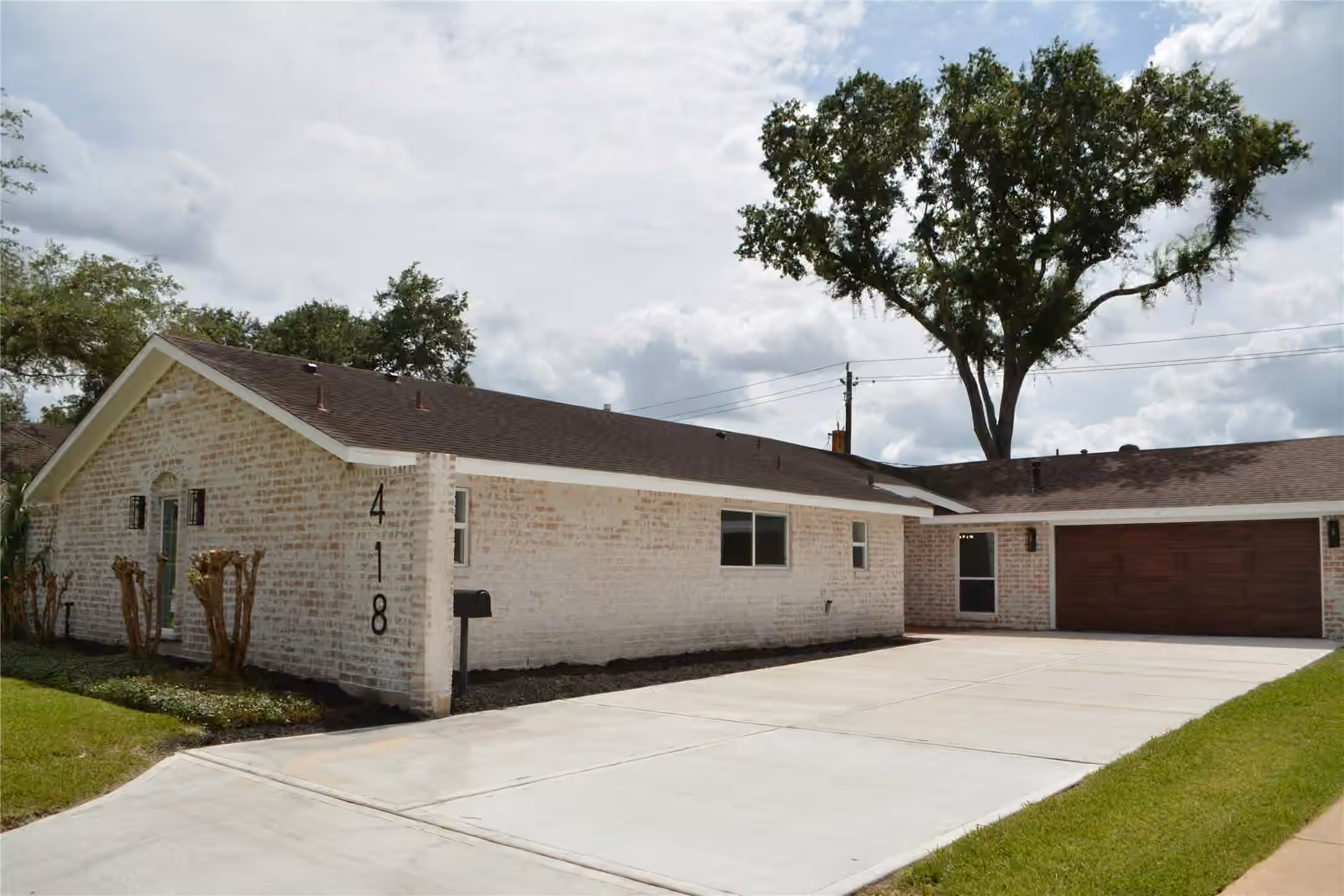 Photo 2 of 418 Briar Hill Drive, Houston, TX