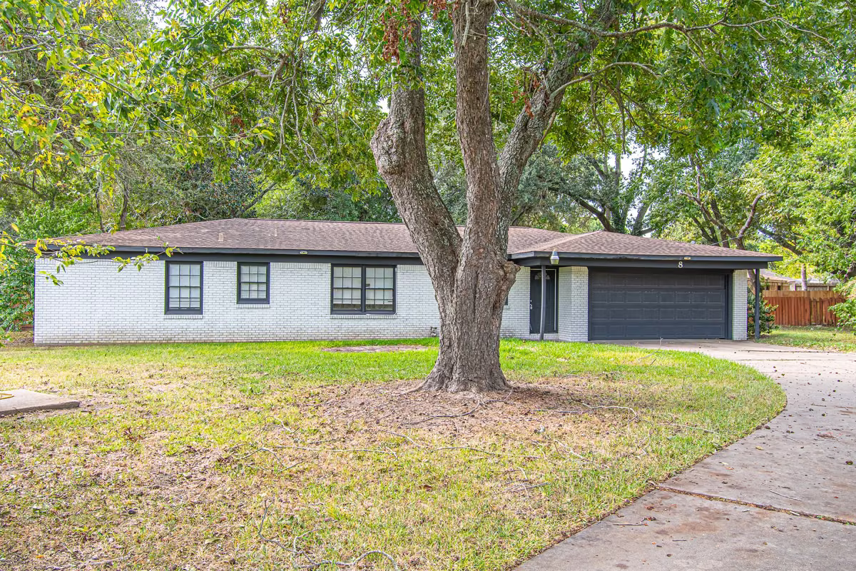 Photo of 8 Coronado Circle, La Marque, TX 77568