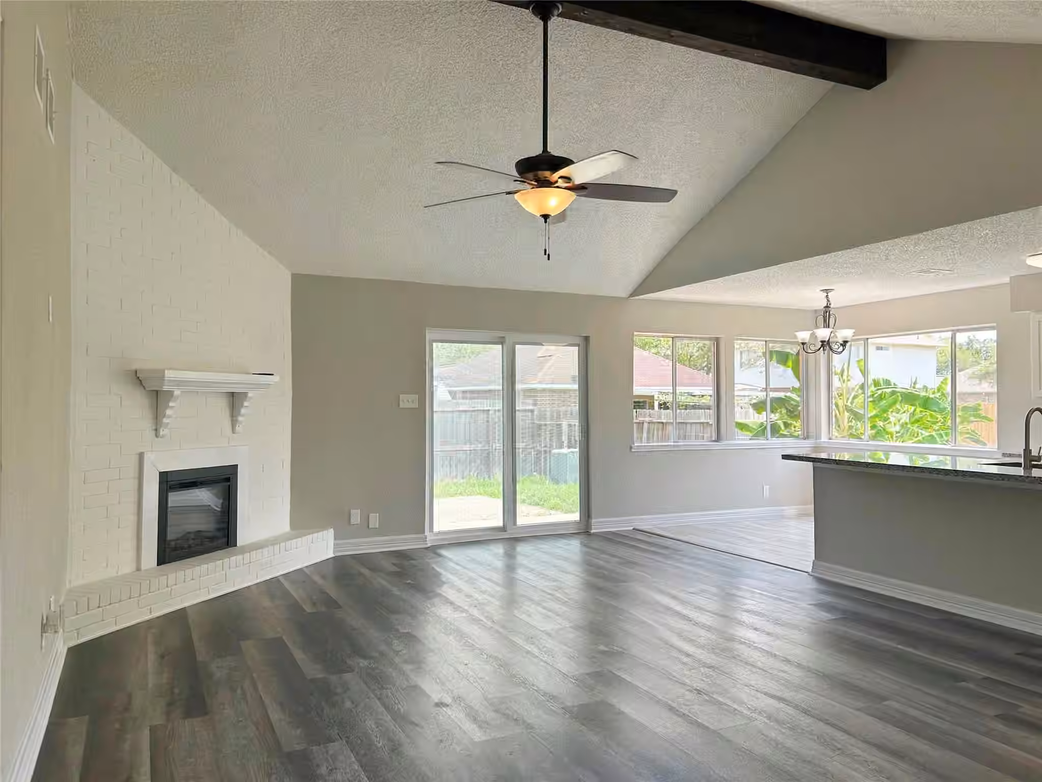 Photo 3 of 3801 Misty Cove Court, Dickinson, TX