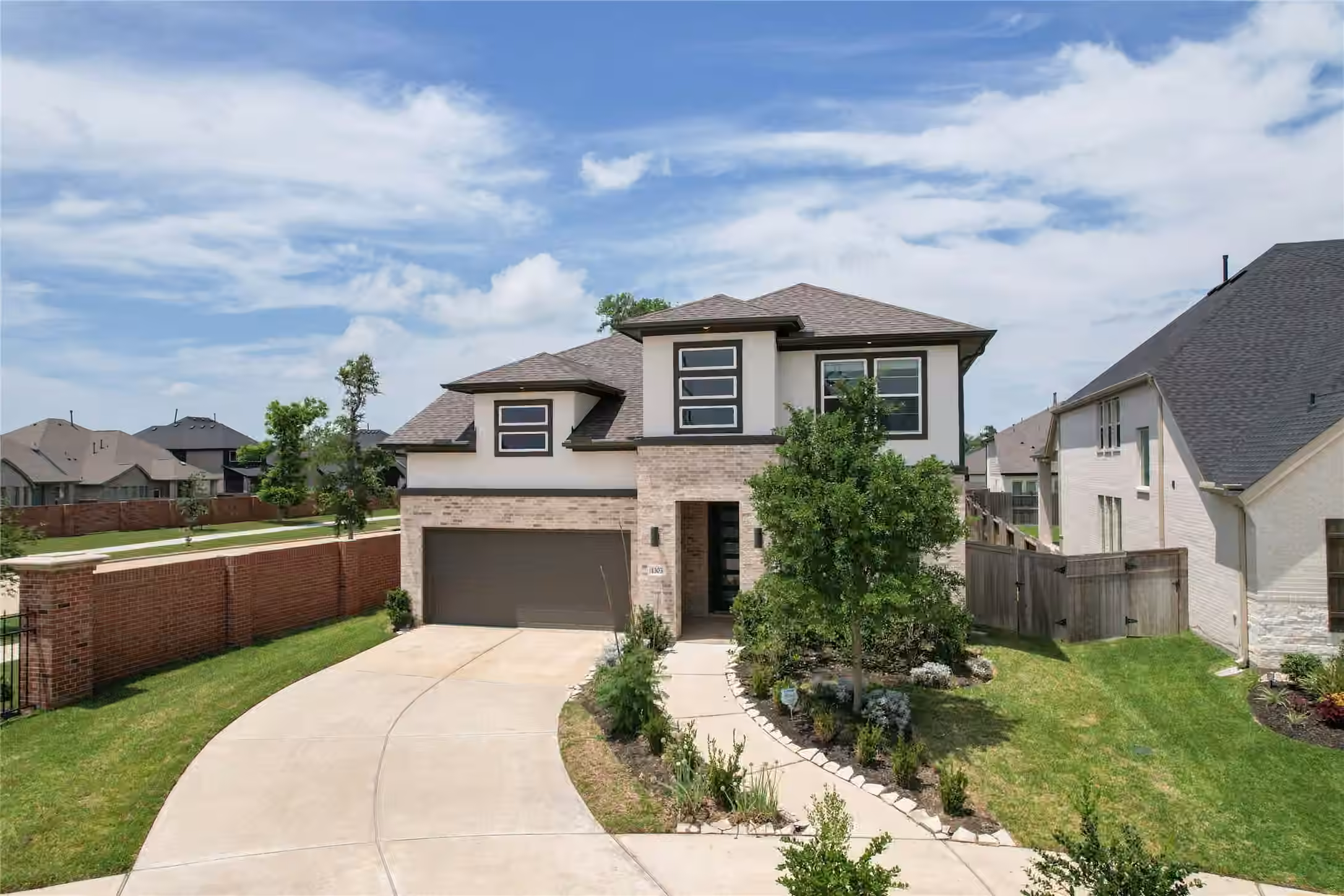 Photo 2 of 1303 Willow Walk Drive, Missouri City, TX