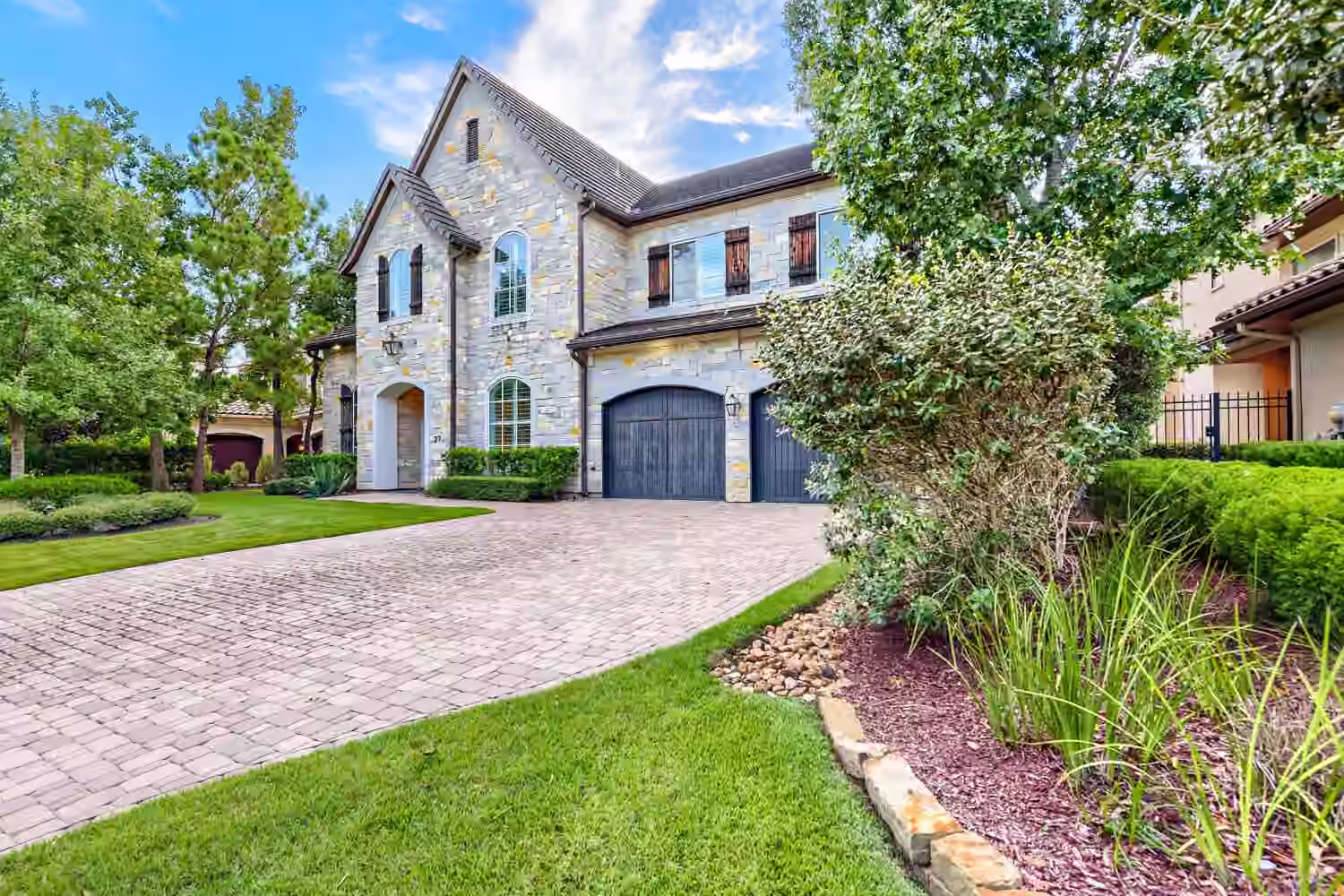 Photo 3 of 27 Johnathan Landing Court, The Woodlands, TX