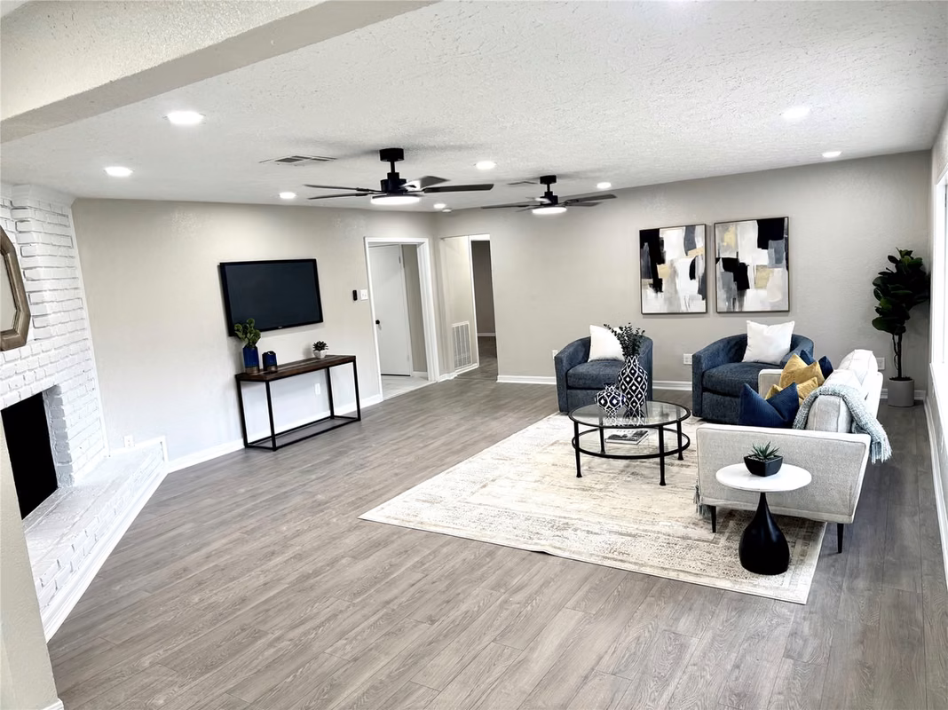 Photo 5 of 1211 Shorewood Drive, Taylor Lake Village, TX