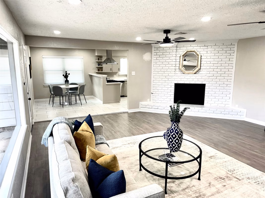 Photo 6 of 1211 Shorewood Drive, Taylor Lake Village, TX