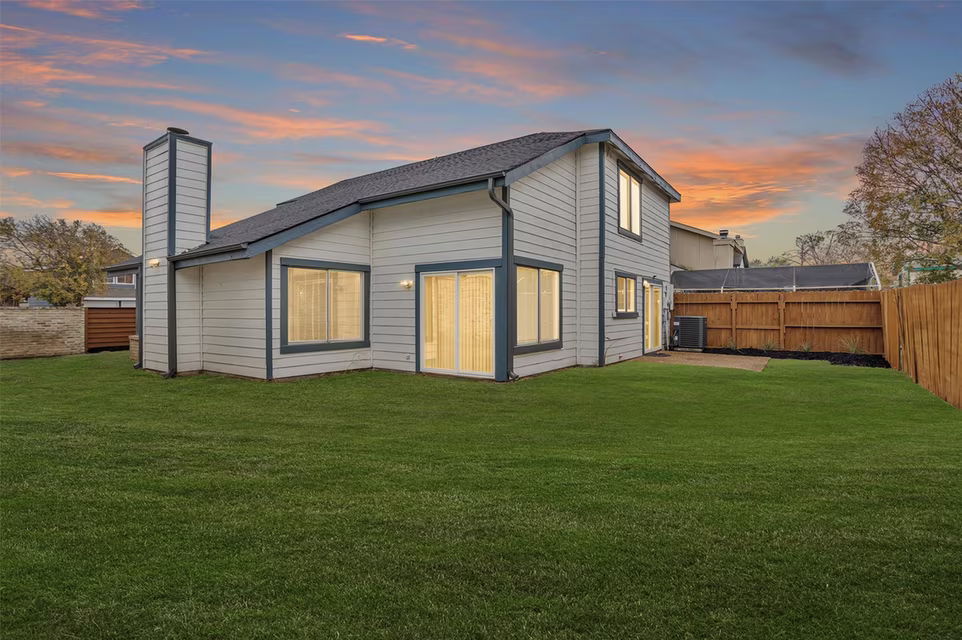 Photo 2 of 10610 Chapel Hill Drive, Houston, TX