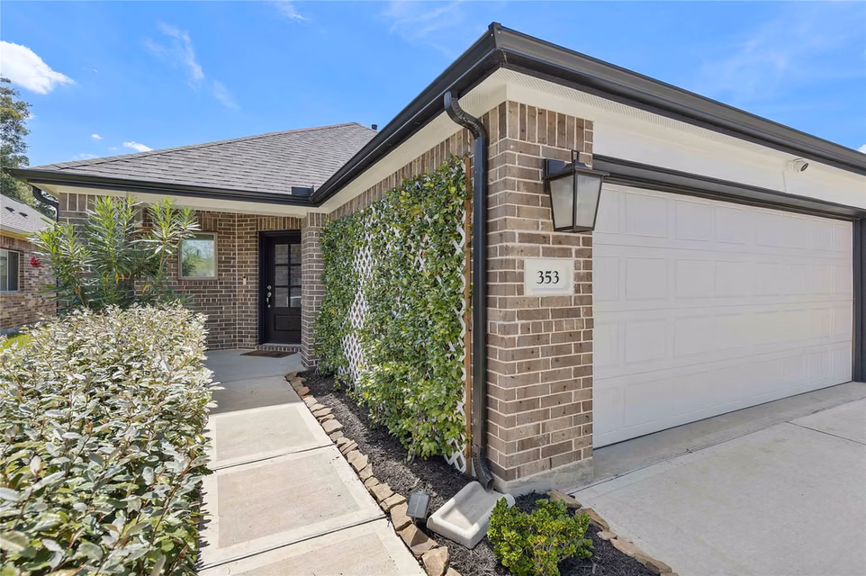 Photo 2 of 353 Salerio Way, Conroe, TX
