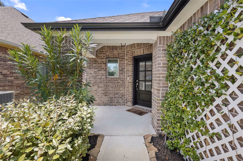 Photo 3 of 353 Salerio Way, Conroe, TX