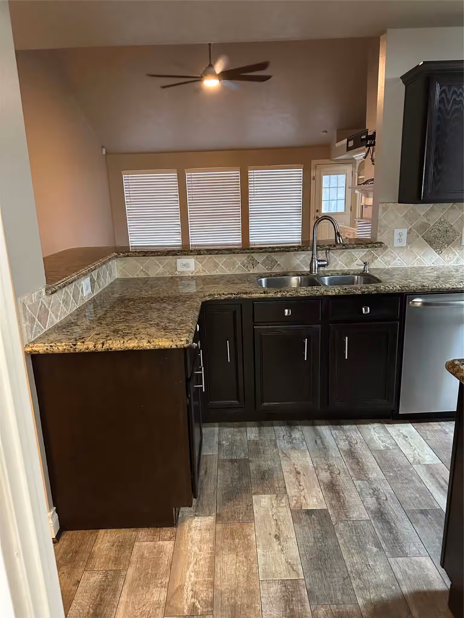 Photo 7 of 5202 Valley View Dr Drive, La Porte, TX