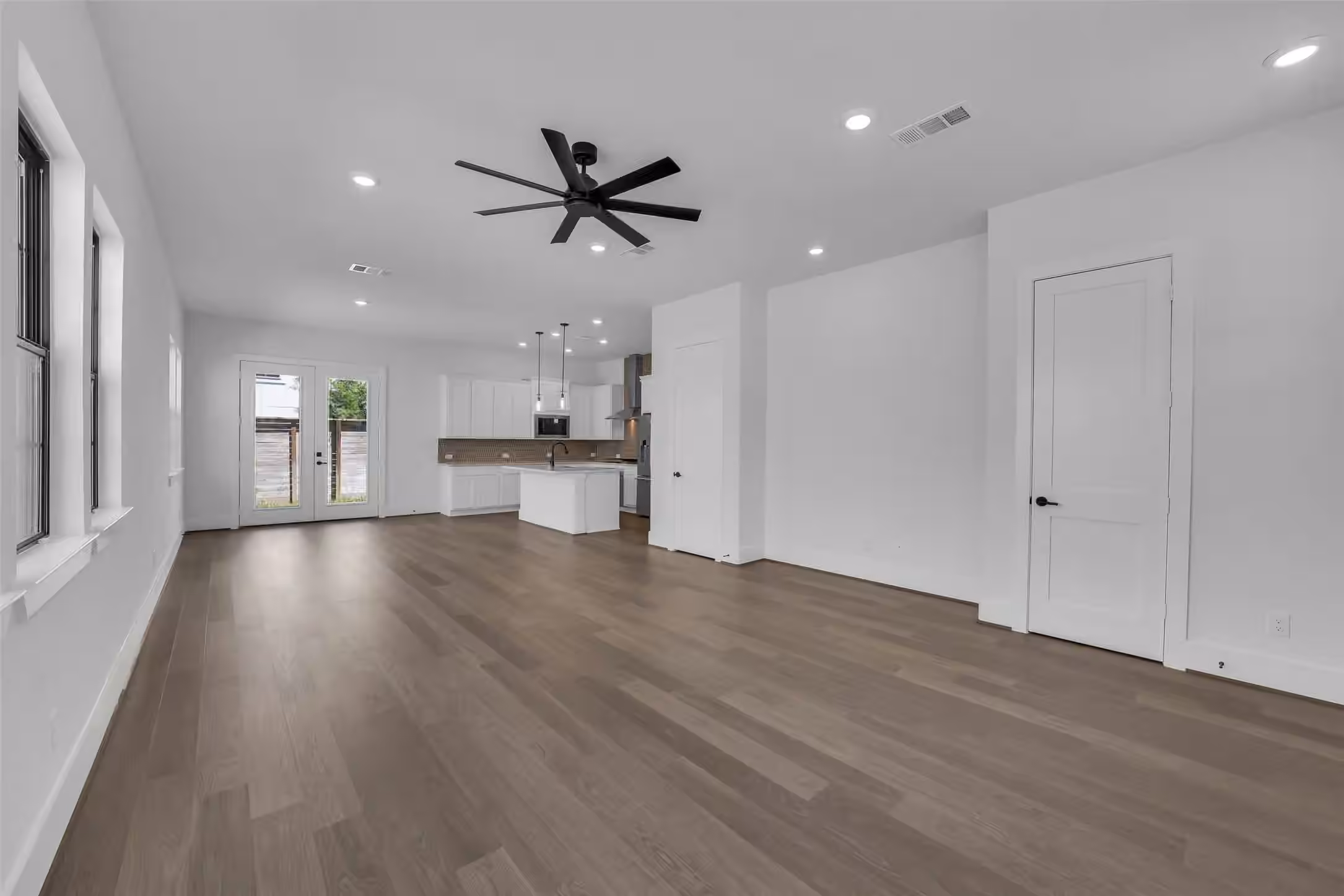Photo 5 of 3211 Royal Oaks Hollow Lane, Houston, TX