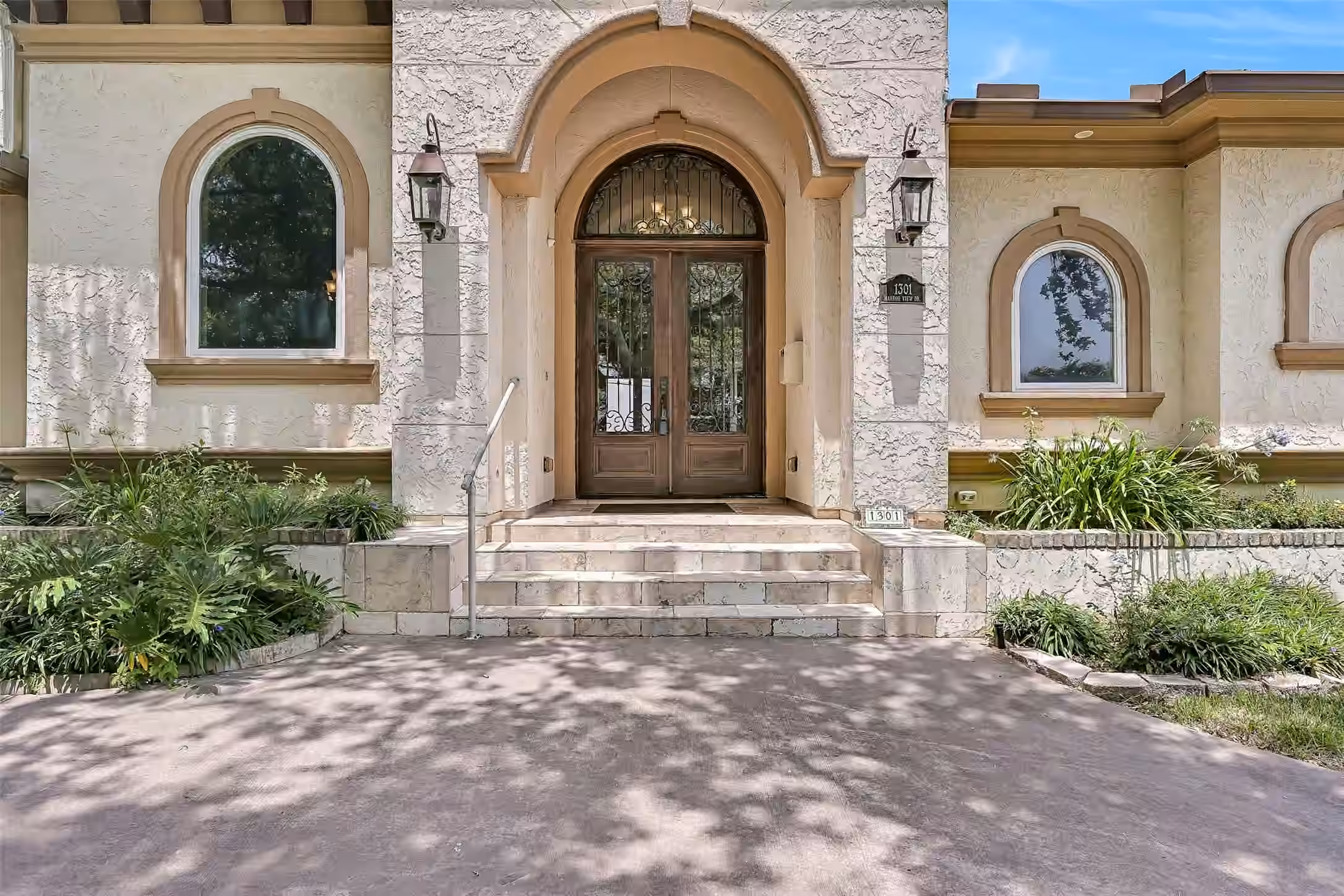 Photo 4 of 1301 Harbor View Drive, Galveston, TX