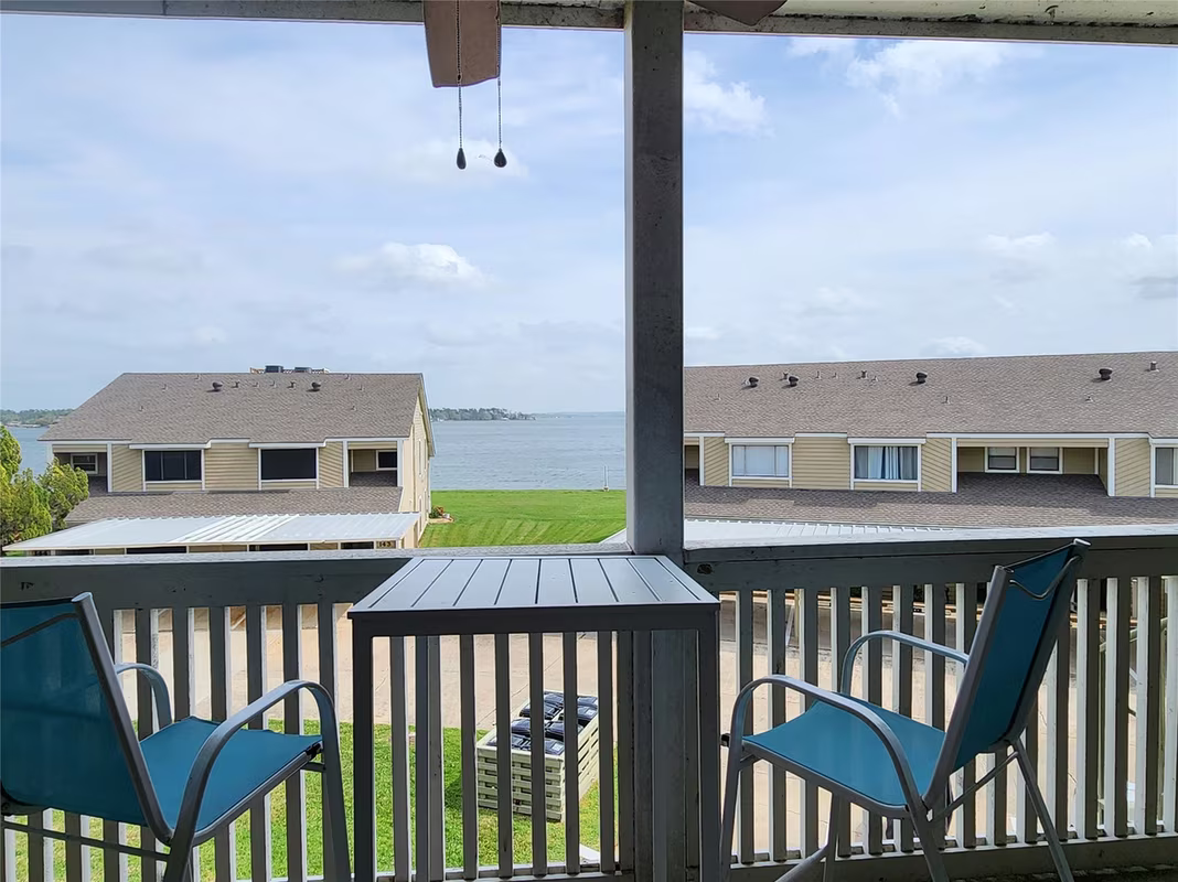 Photo 2 of 162 April Point Drive S, Conroe, TX