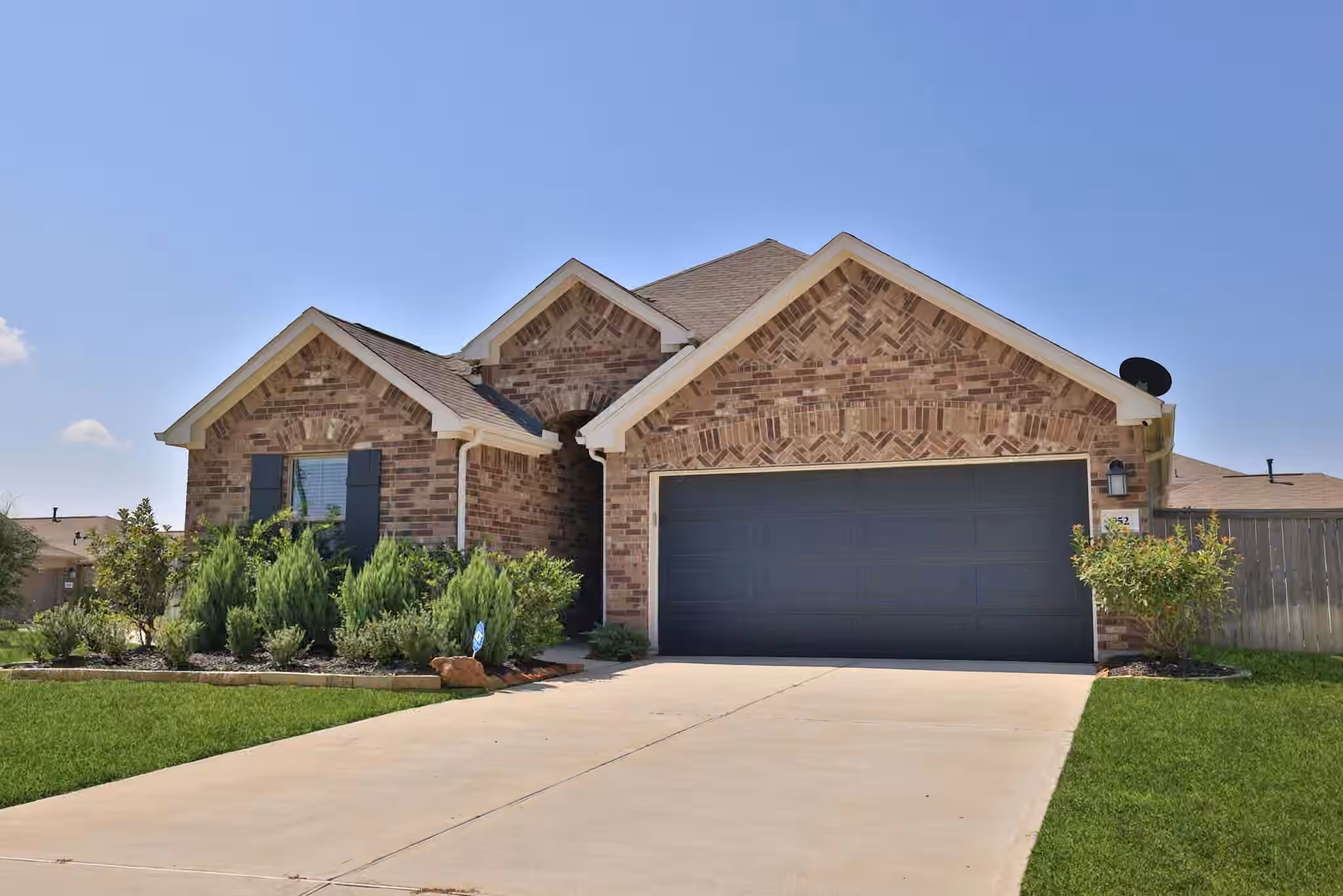 Photo 4 of 952 Gentle Moss Drive, Magnolia, TX