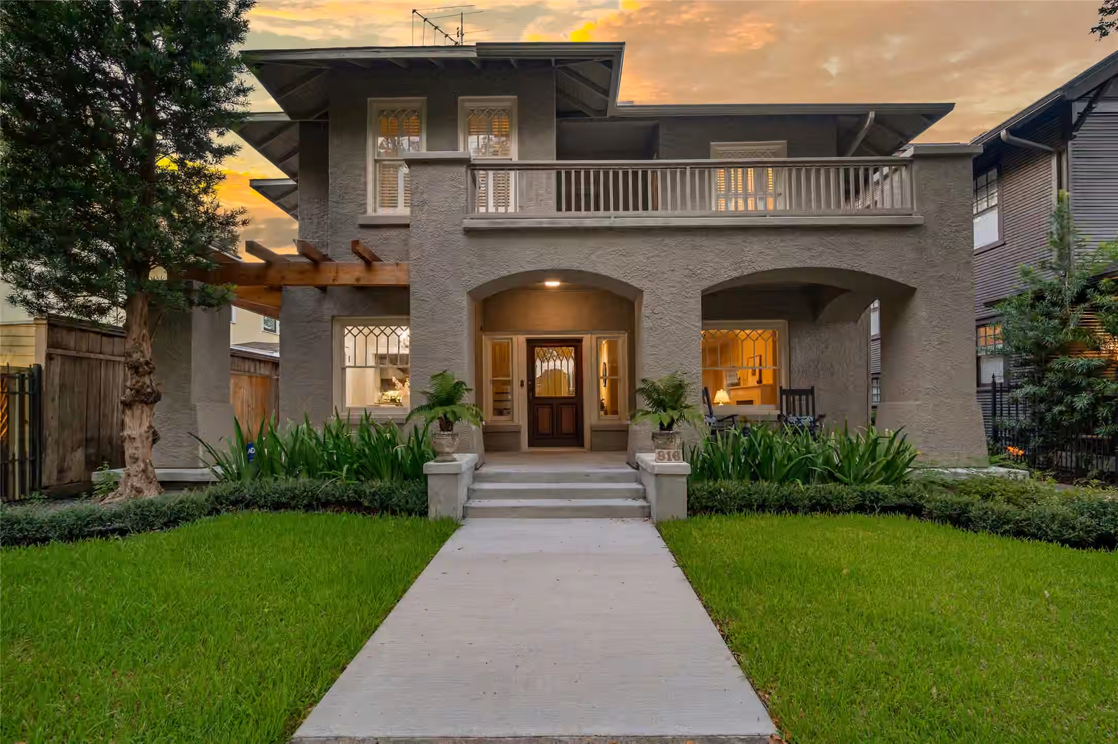 Photo 2 of 816 Kipling Street, Houston, TX