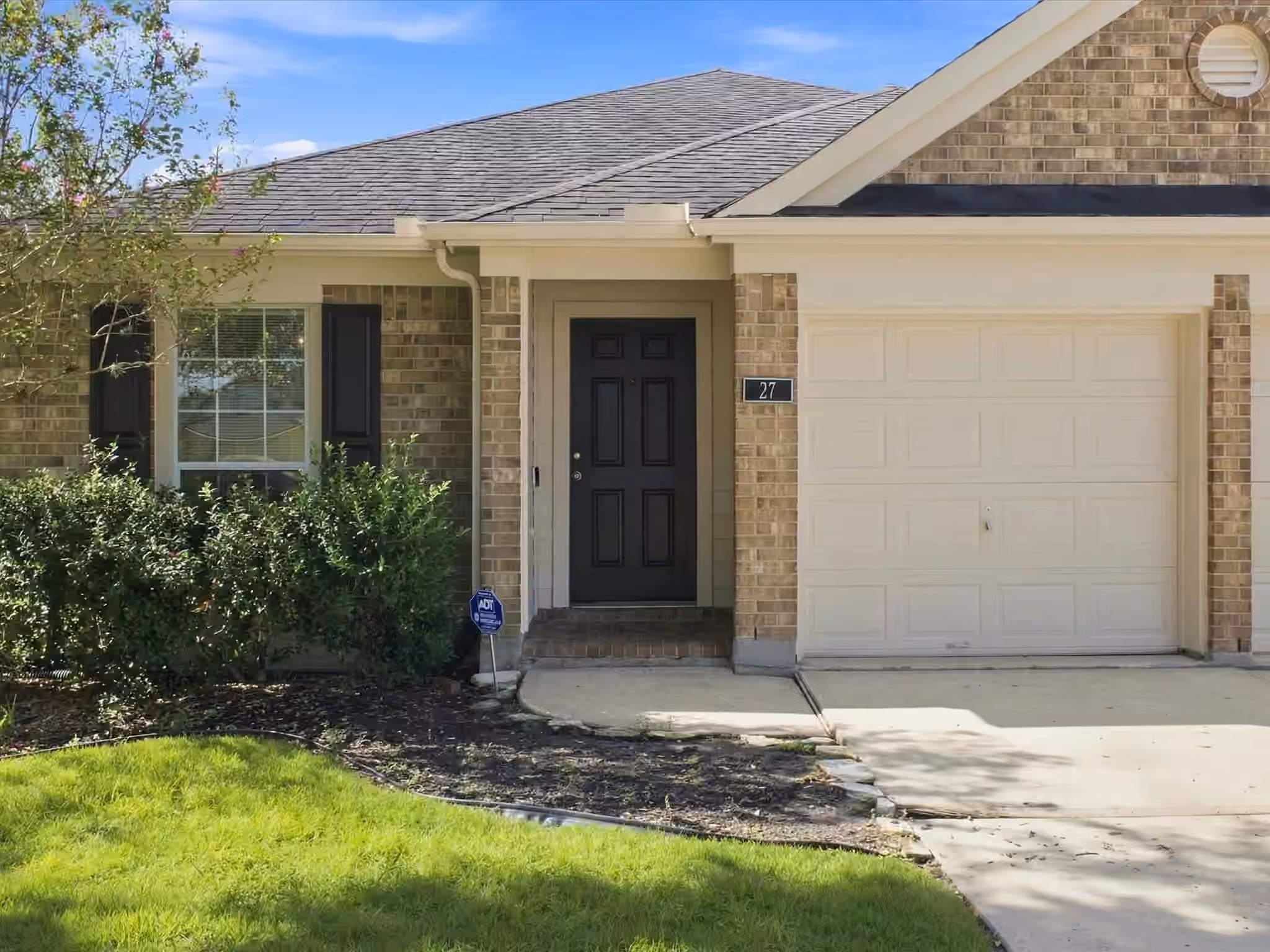 Photo 4 of 27 Palm Desert Drive, Manvel, TX