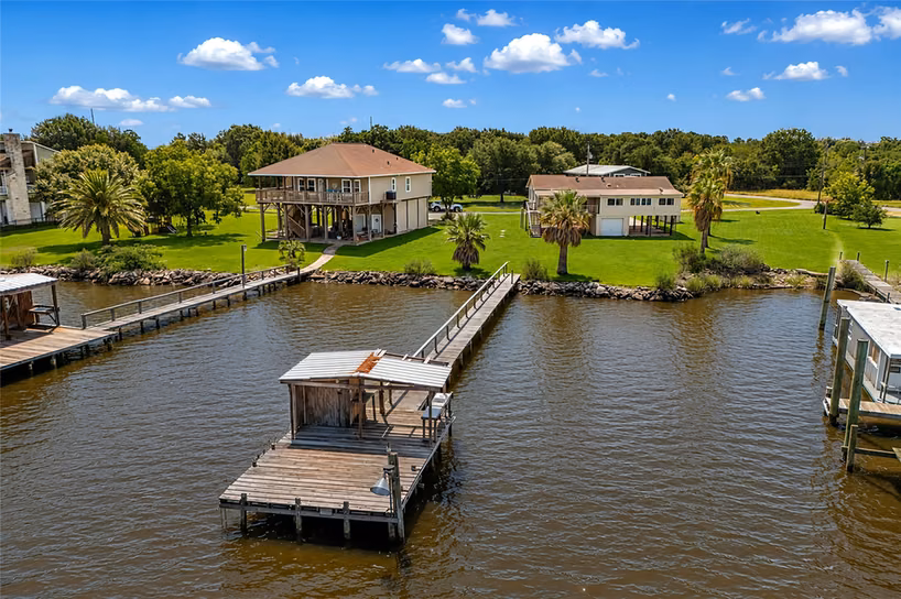 Photo of 8805 Harbour Drive, Dickinson, TX 77539