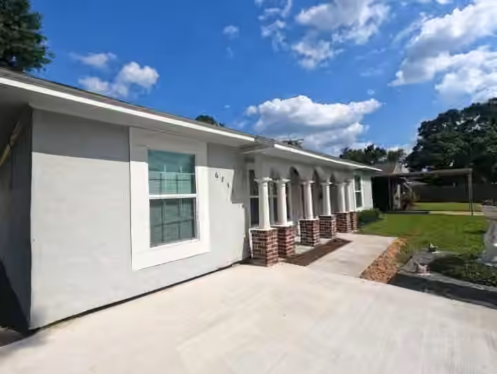 Photo 5 of 6235 Sherwood Drive, Houston, TX
