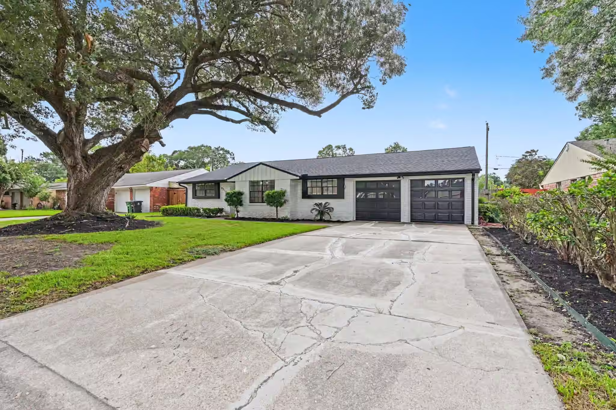 Photo 2 of 9515 Highmeadow Drive, Houston, TX