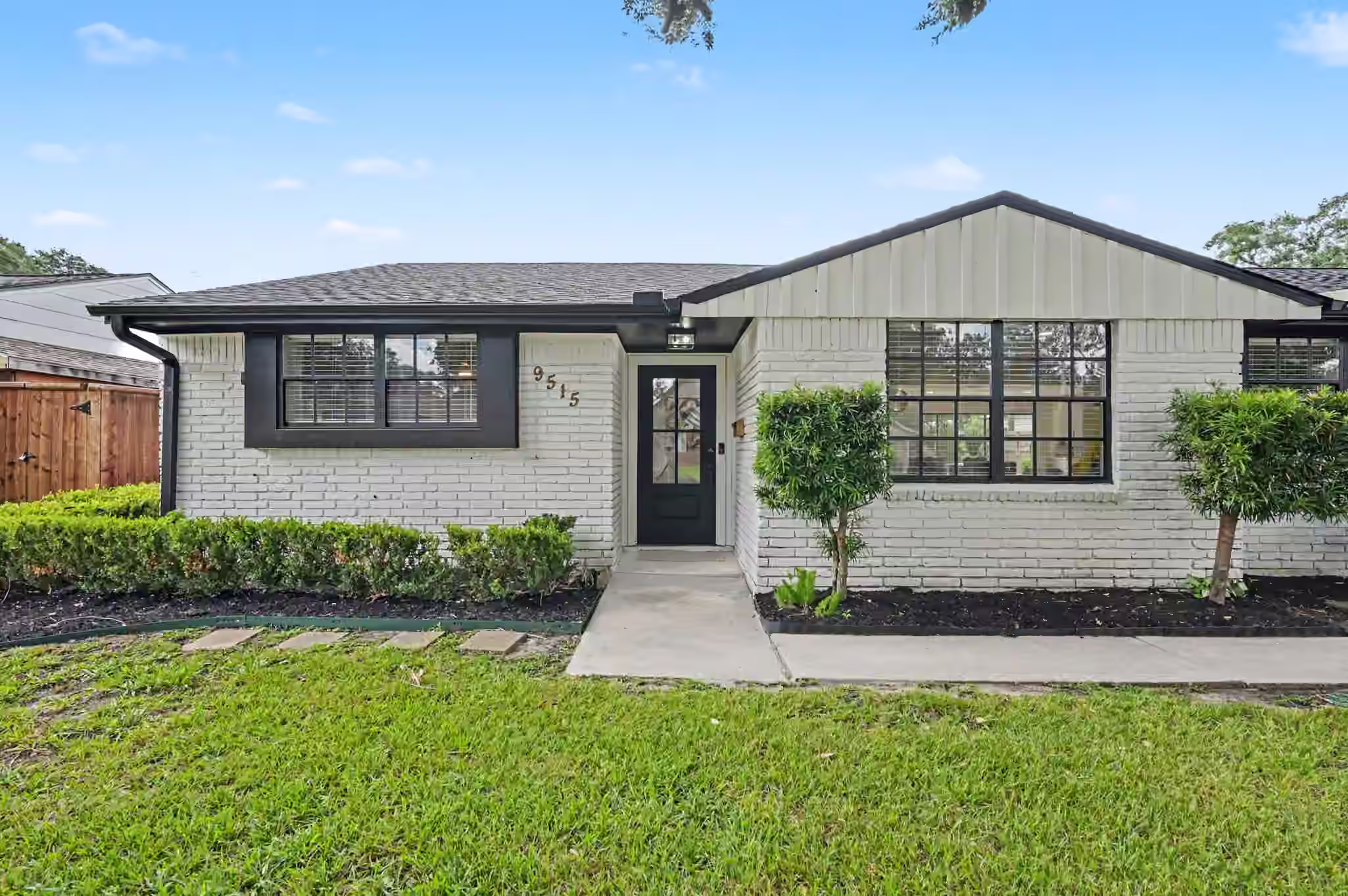 Photo 3 of 9515 Highmeadow Drive, Houston, TX