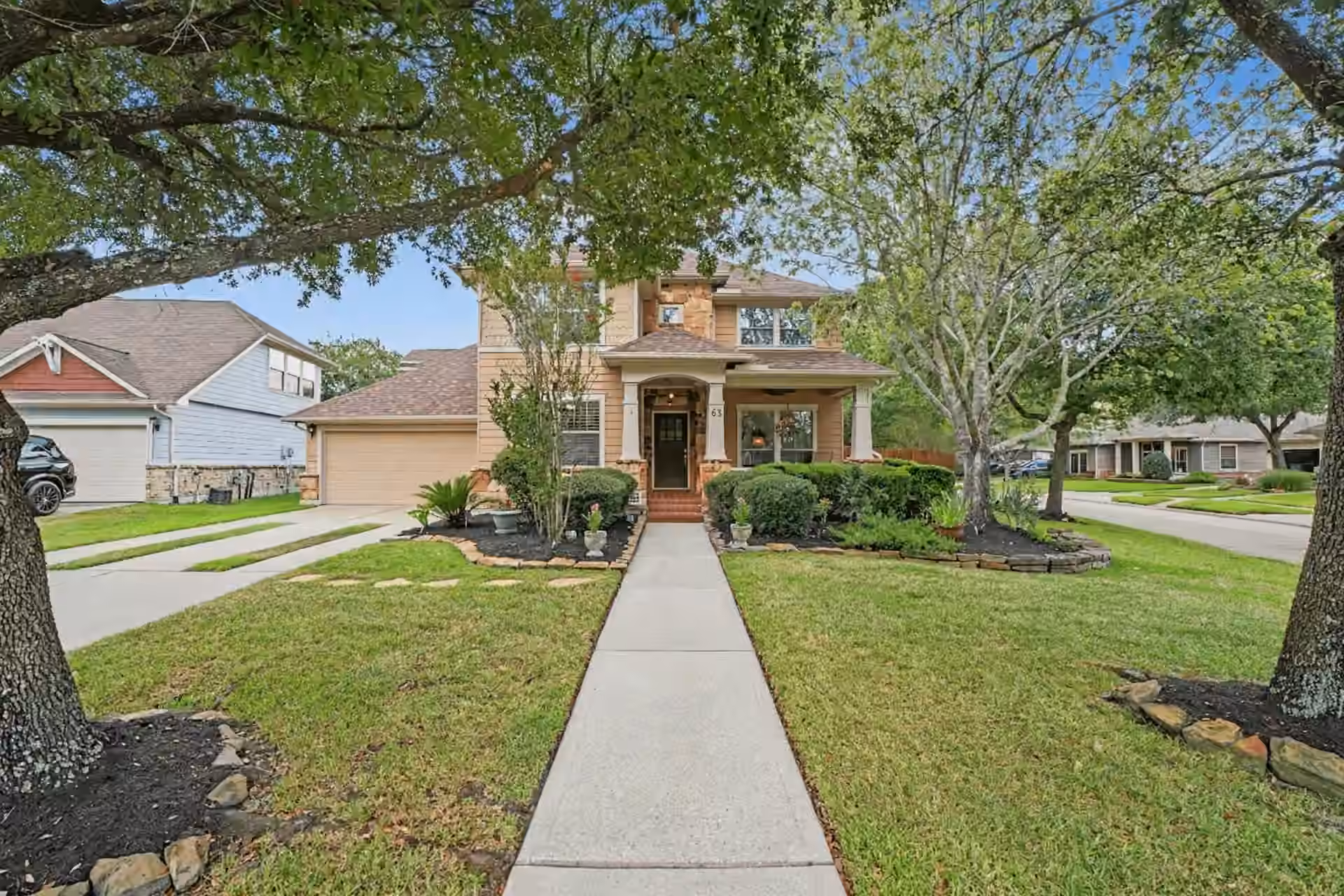 Photo 2 of 62 W Tapestry Park Circle, The Woodlands, TX