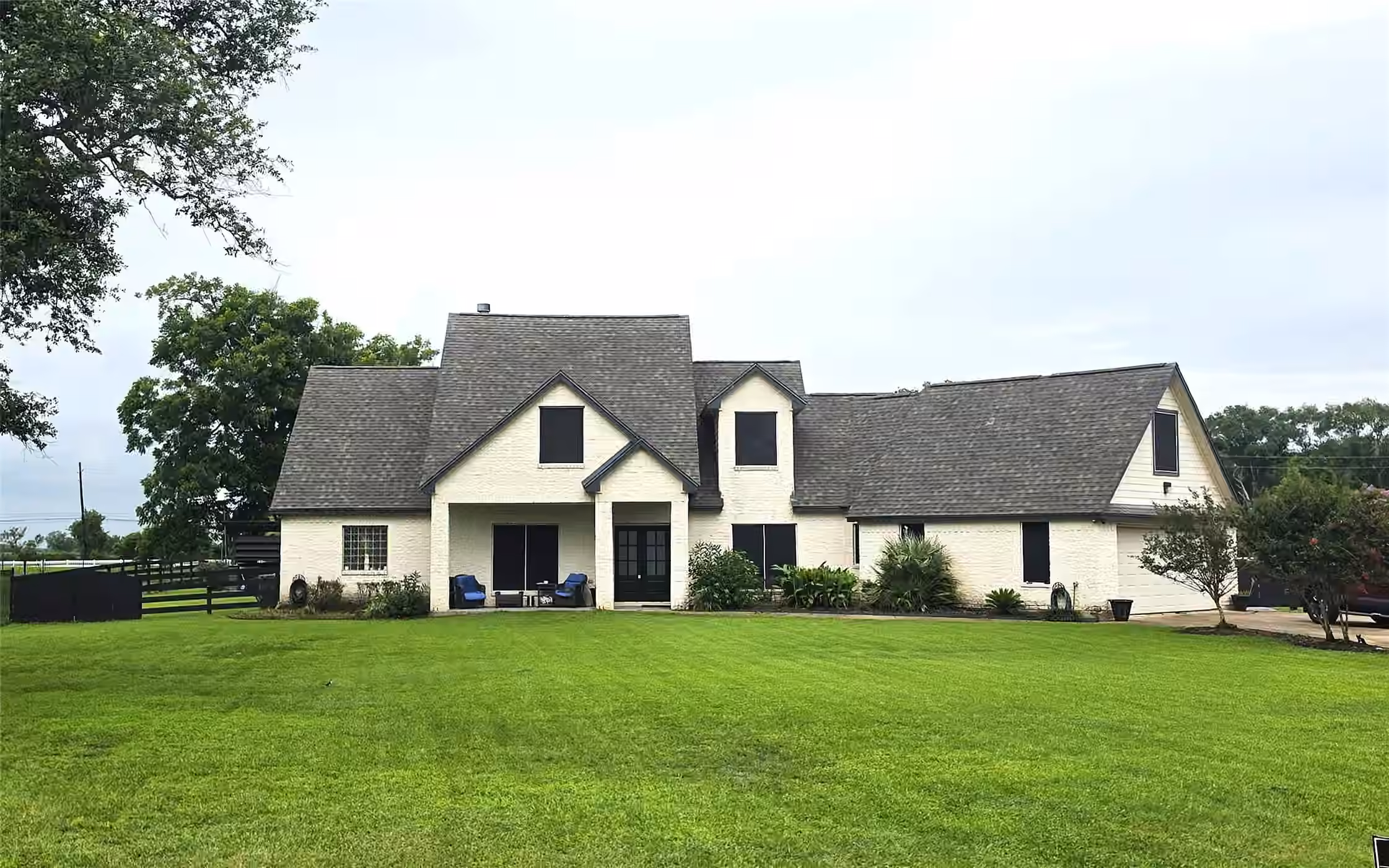 Photo of 202 Lakeland Circle, Rosharon, TX