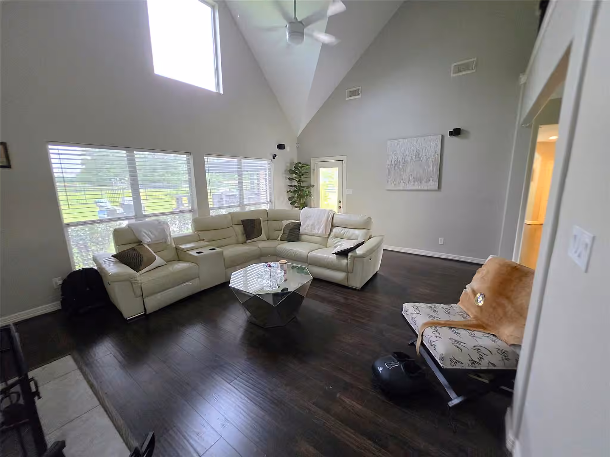 Photo 4 of 202 Lakeland Circle, Rosharon, TX