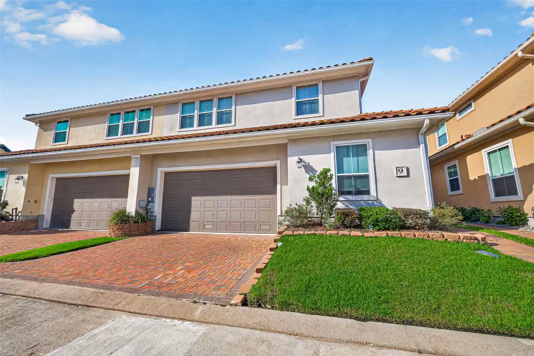 Photo 3 of 9 W Oaks Drive, Houston, TX