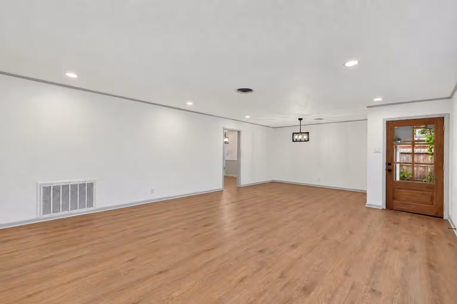 Photo 4 of 5619 Warm Springs Road, Houston, TX