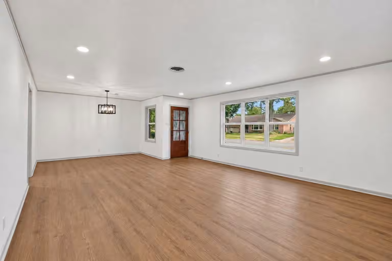 Photo 5 of 5619 Warm Springs Road, Houston, TX