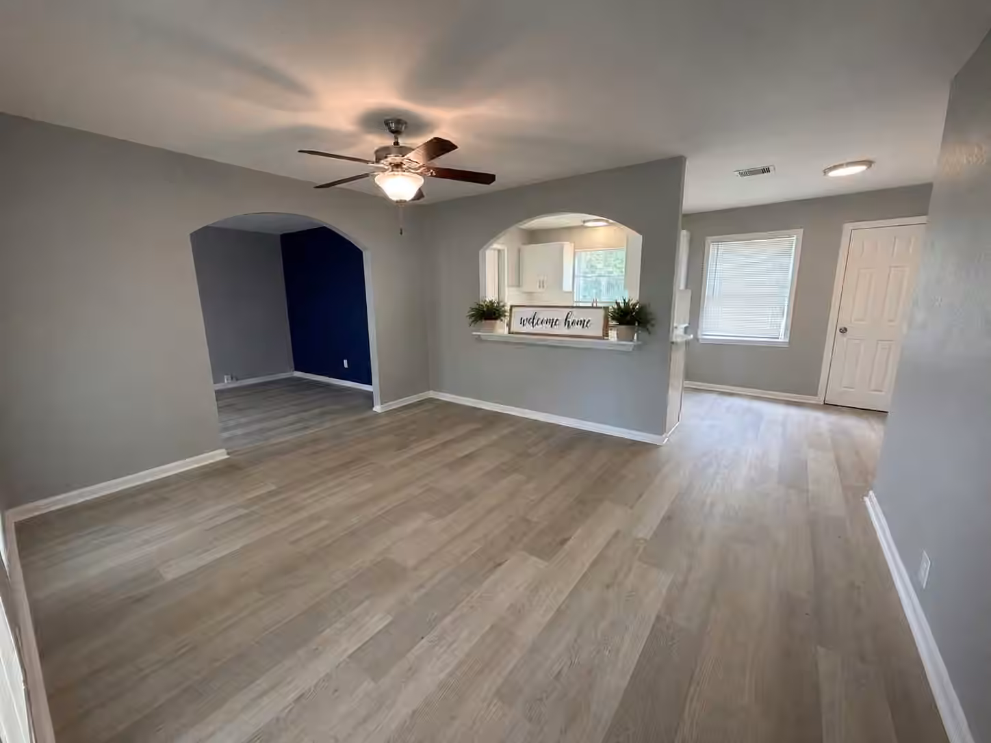 Photo 5 of 5715 Lakefield Drive, Houston, TX