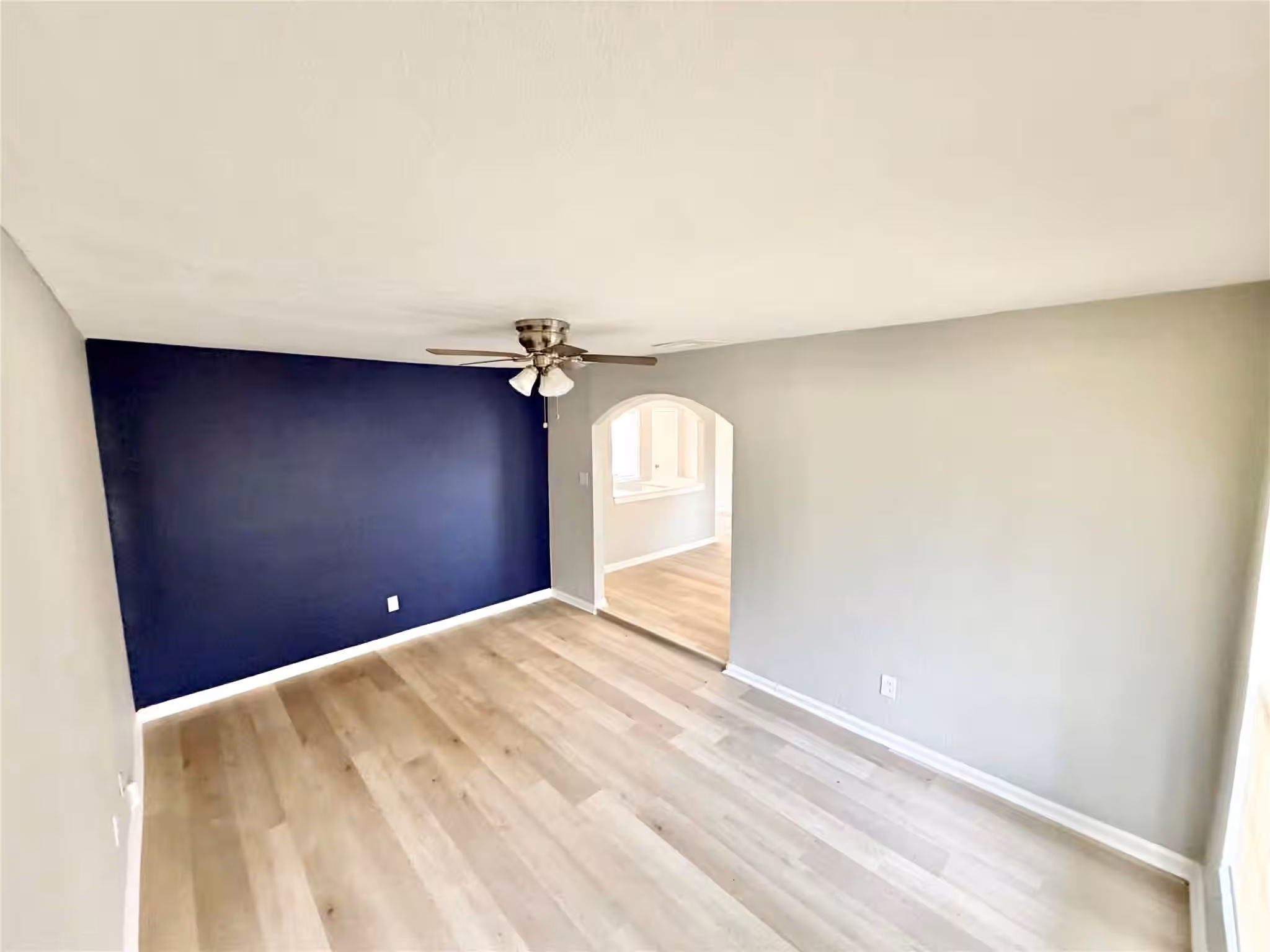 Photo 6 of 5715 Lakefield Drive, Houston, TX