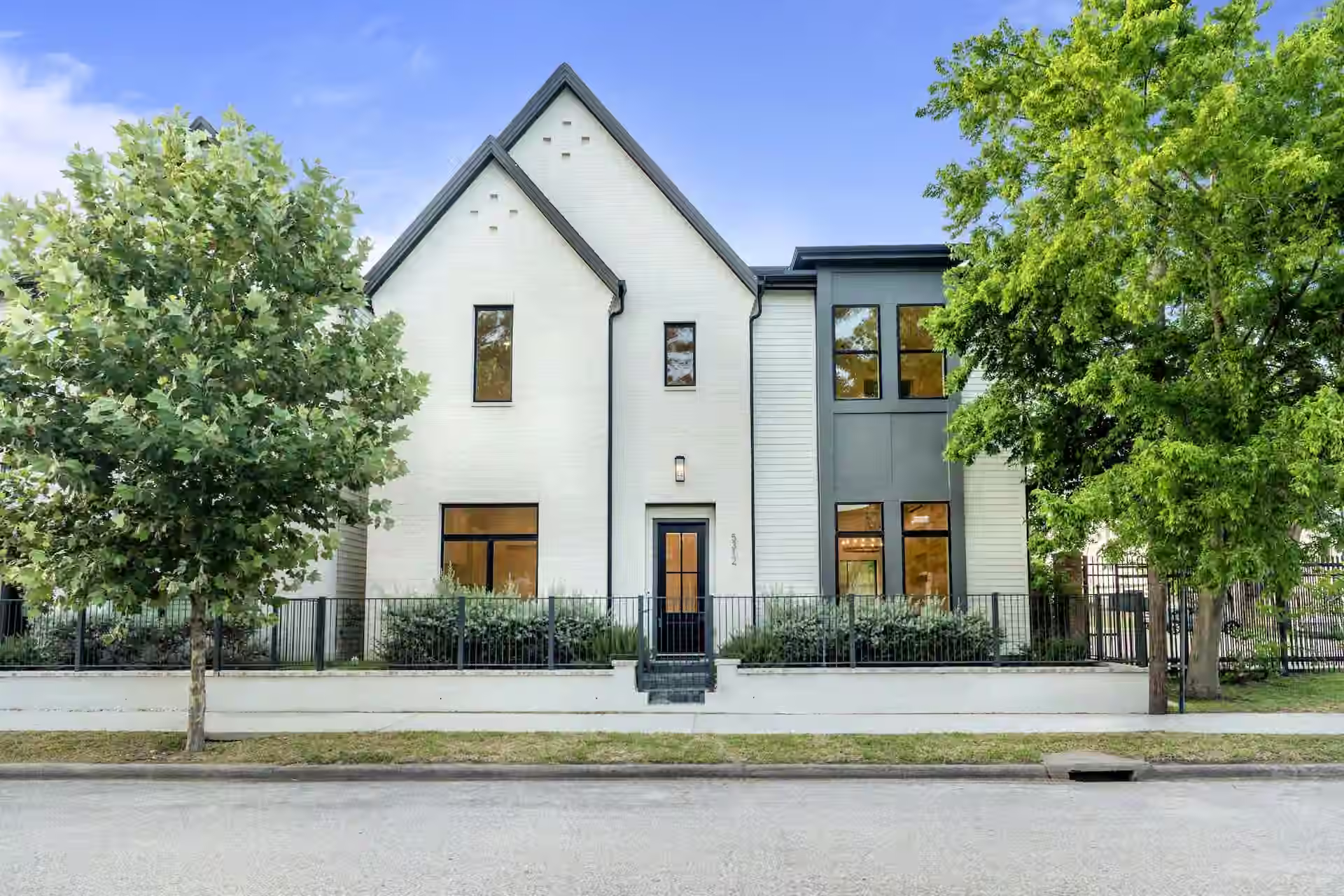 Photo 2 of 5312 Wembley Downs Dr, Houston, TX