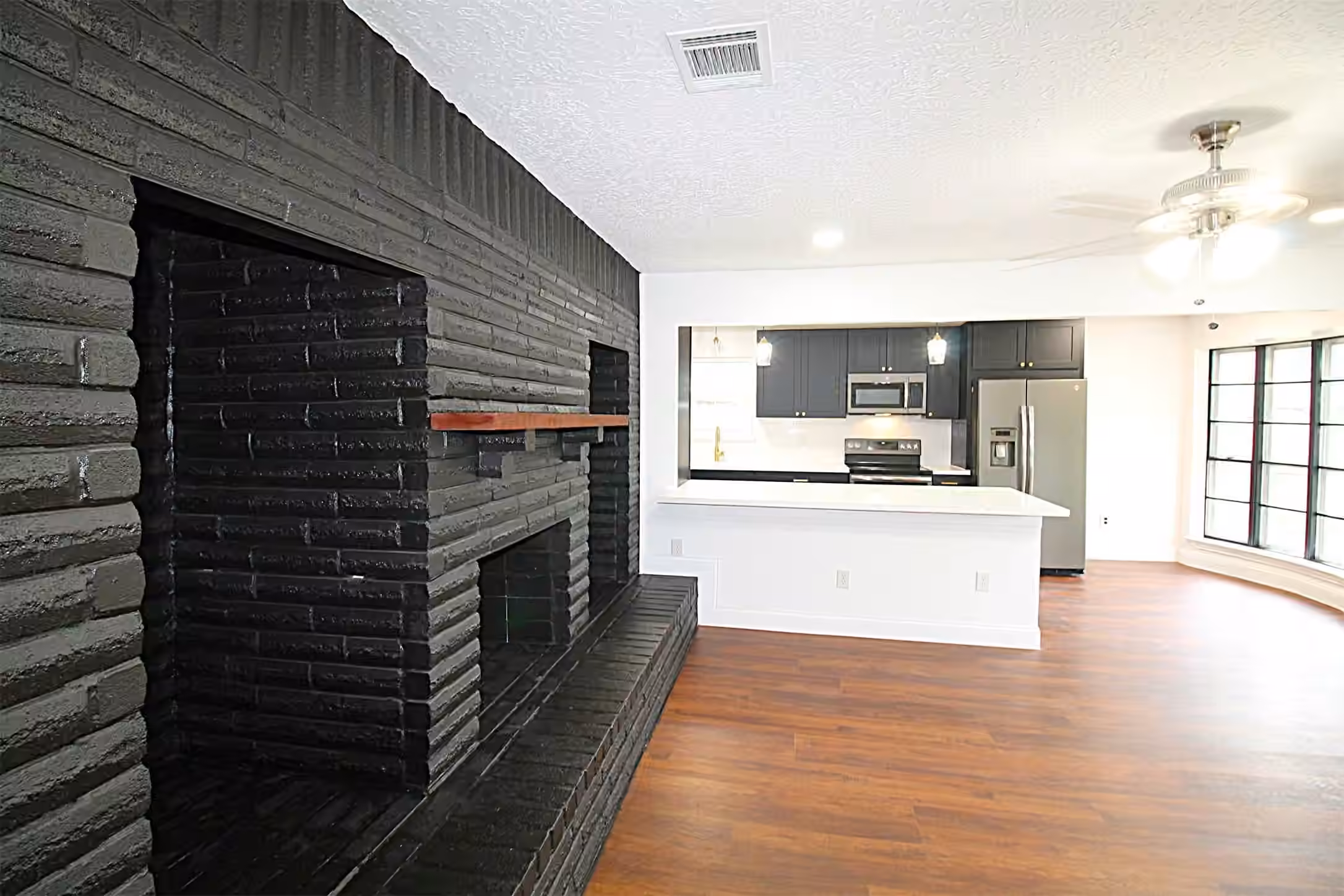 Photo 5 of 16907 David Glen Drive, Friendswood, TX