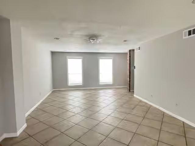 Photo 4 of 1605 W Sam Houston Parkway S, Houston, TX