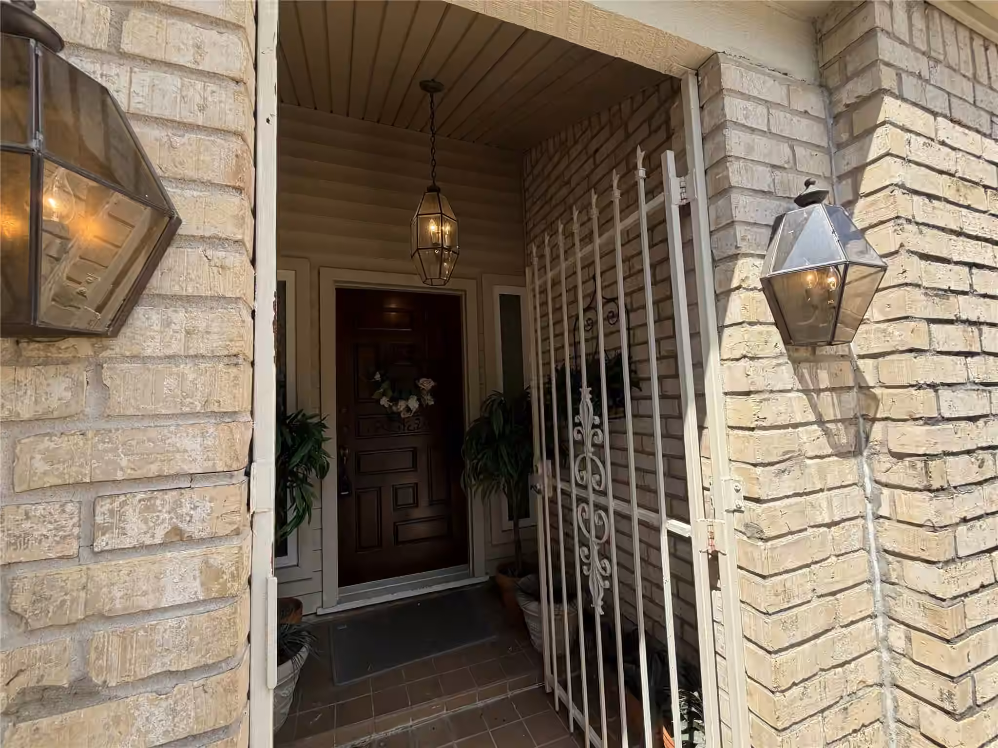 Photo 2 of 9618 S Caraway Lane, Houston, TX