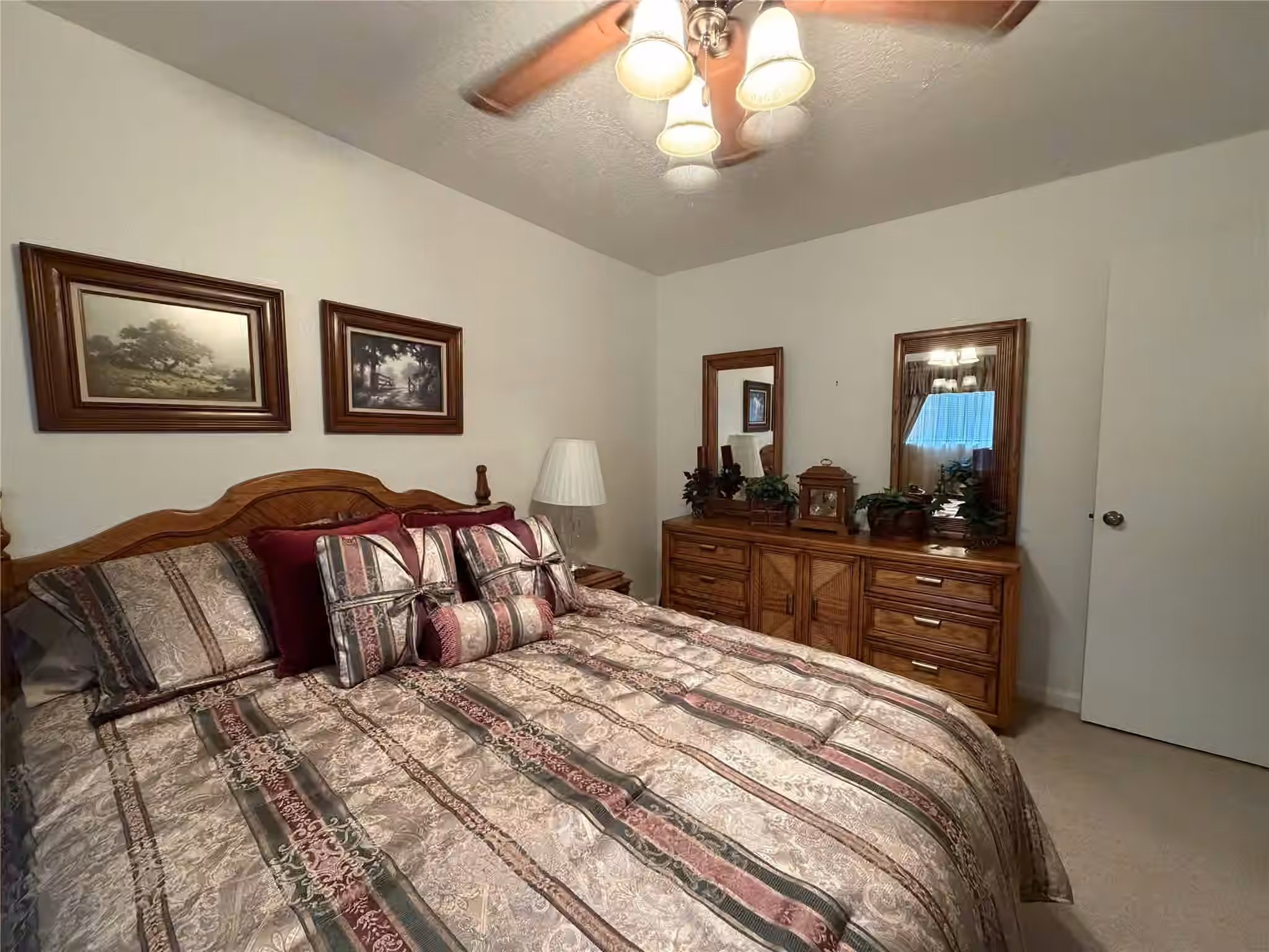 Photo 4 of 9618 S Caraway Lane, Houston, TX