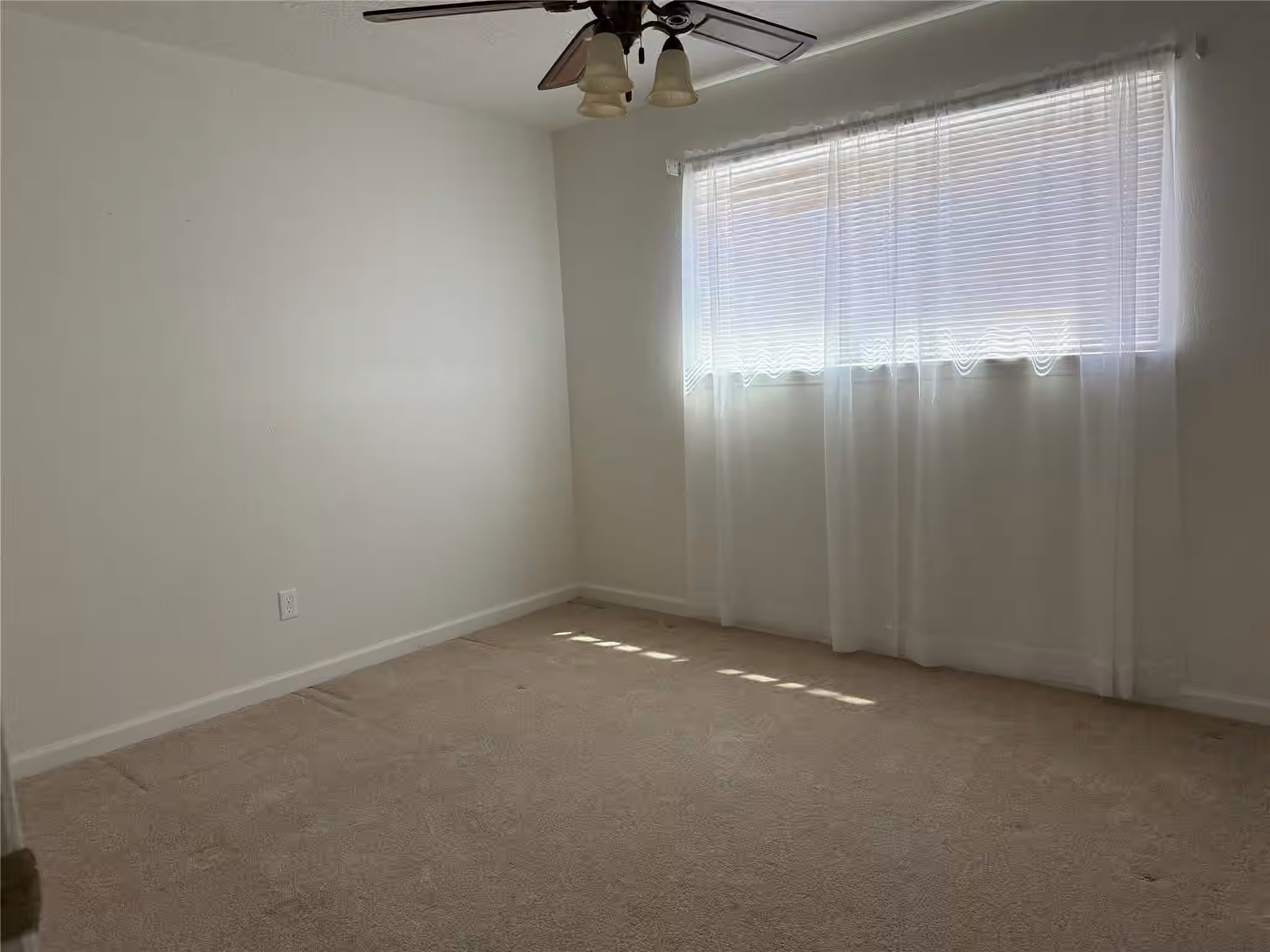Photo 7 of 9618 S Caraway Lane, Houston, TX