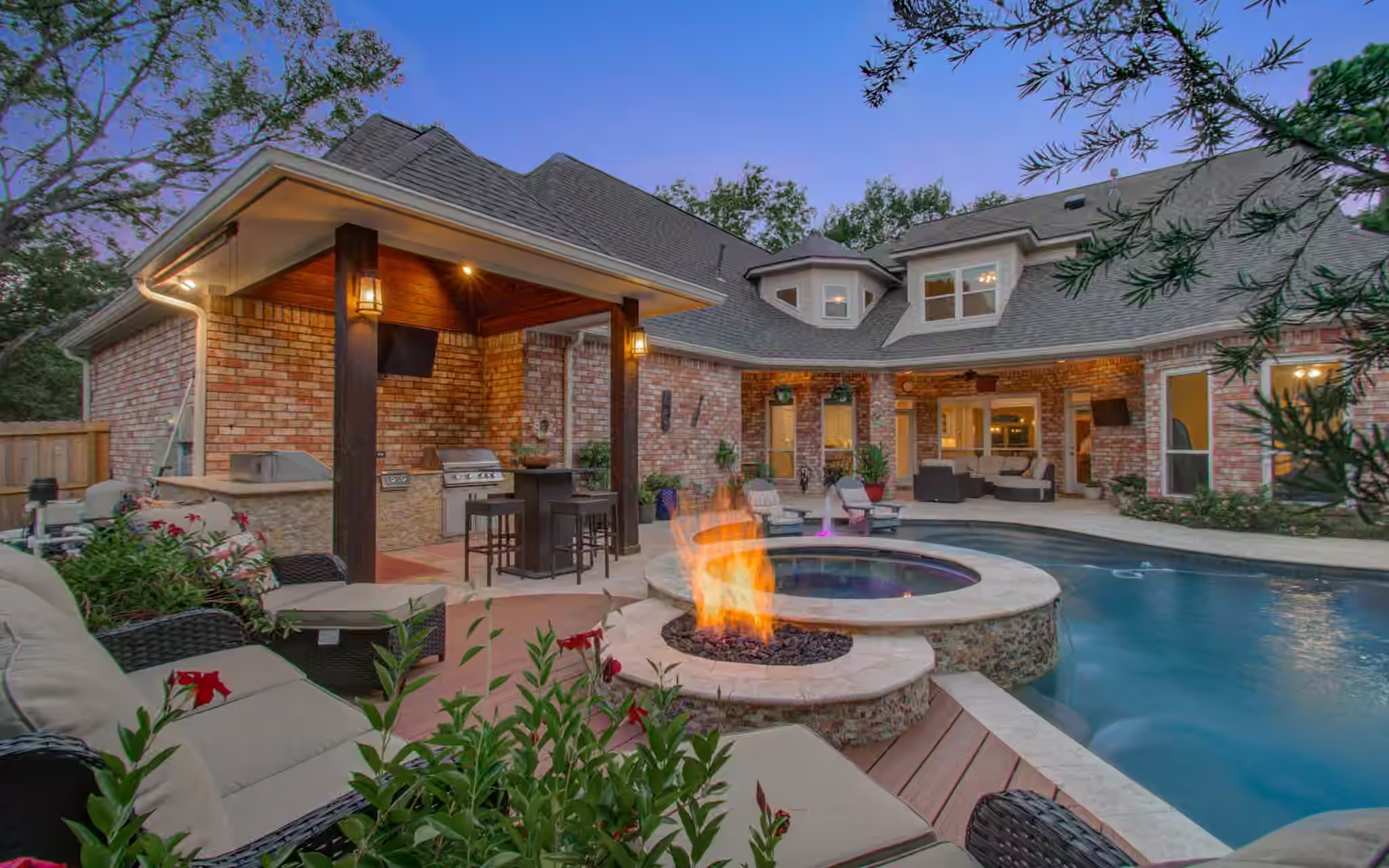 Photo of 2 English Glade Court, The Woodlands, TX