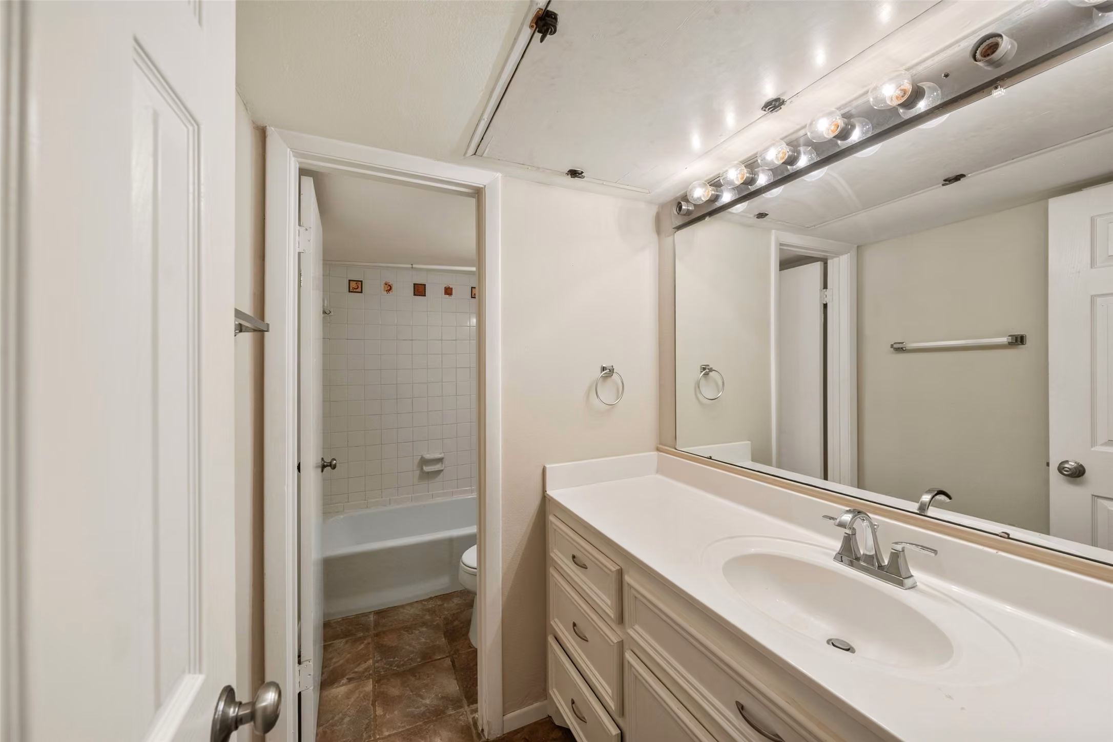 Photo 5 of 12600 Melville Drive 330B, Montgomery, TX