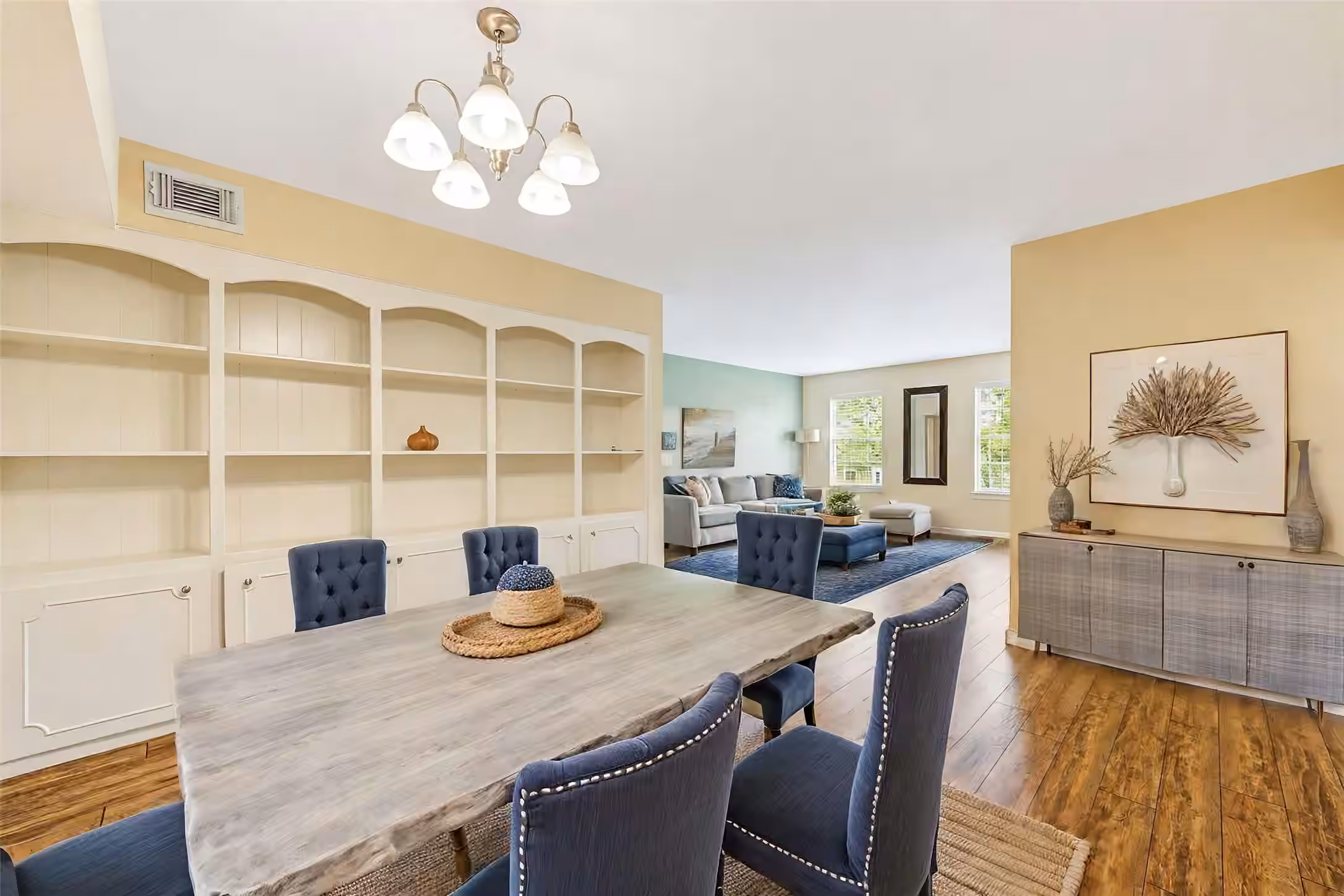 Photo 3 of 361 N Post Oak Lane 241, Houston, TX