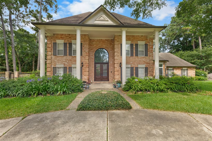 Photo 3 of 5611 Garden Point Drive, Kingwood, TX