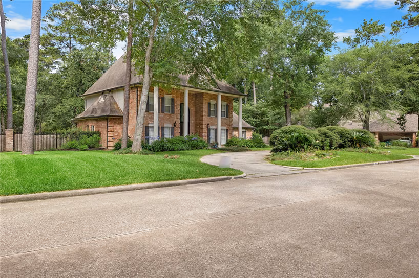 Photo 4 of 5611 Garden Point Drive, Kingwood, TX
