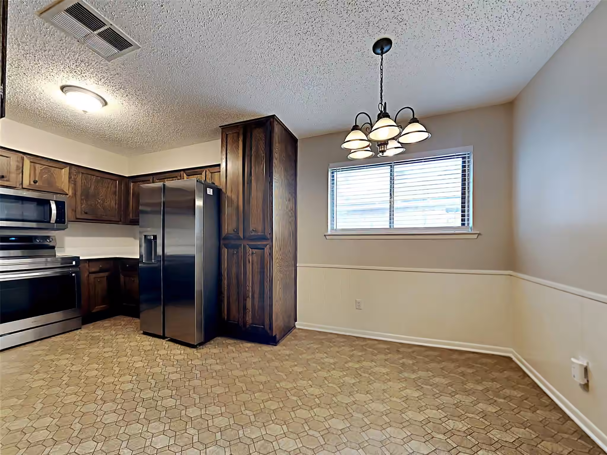 Photo 2 of 207 Oakwood Street, League City, TX