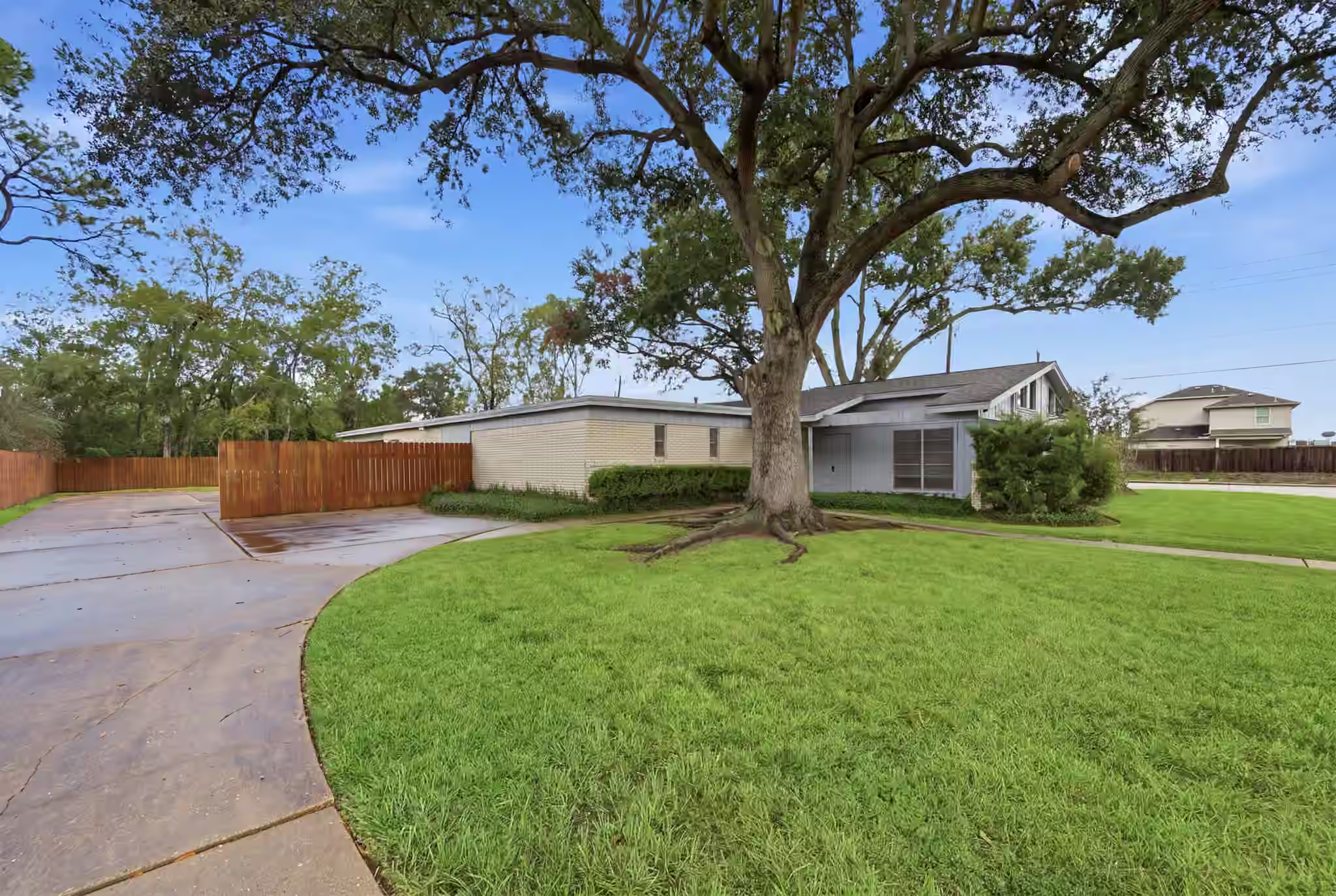 Photo 3 of 3135 Main Avenue, Rosenberg, TX