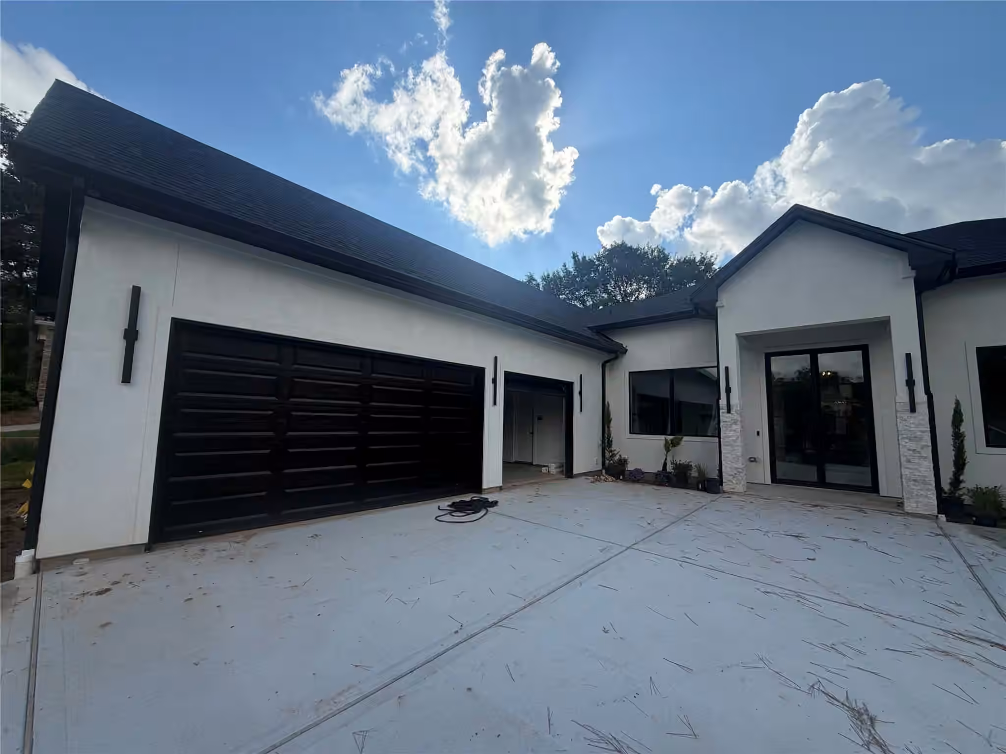 Photo 2 of 339 W Shore Lane, Montgomery, TX