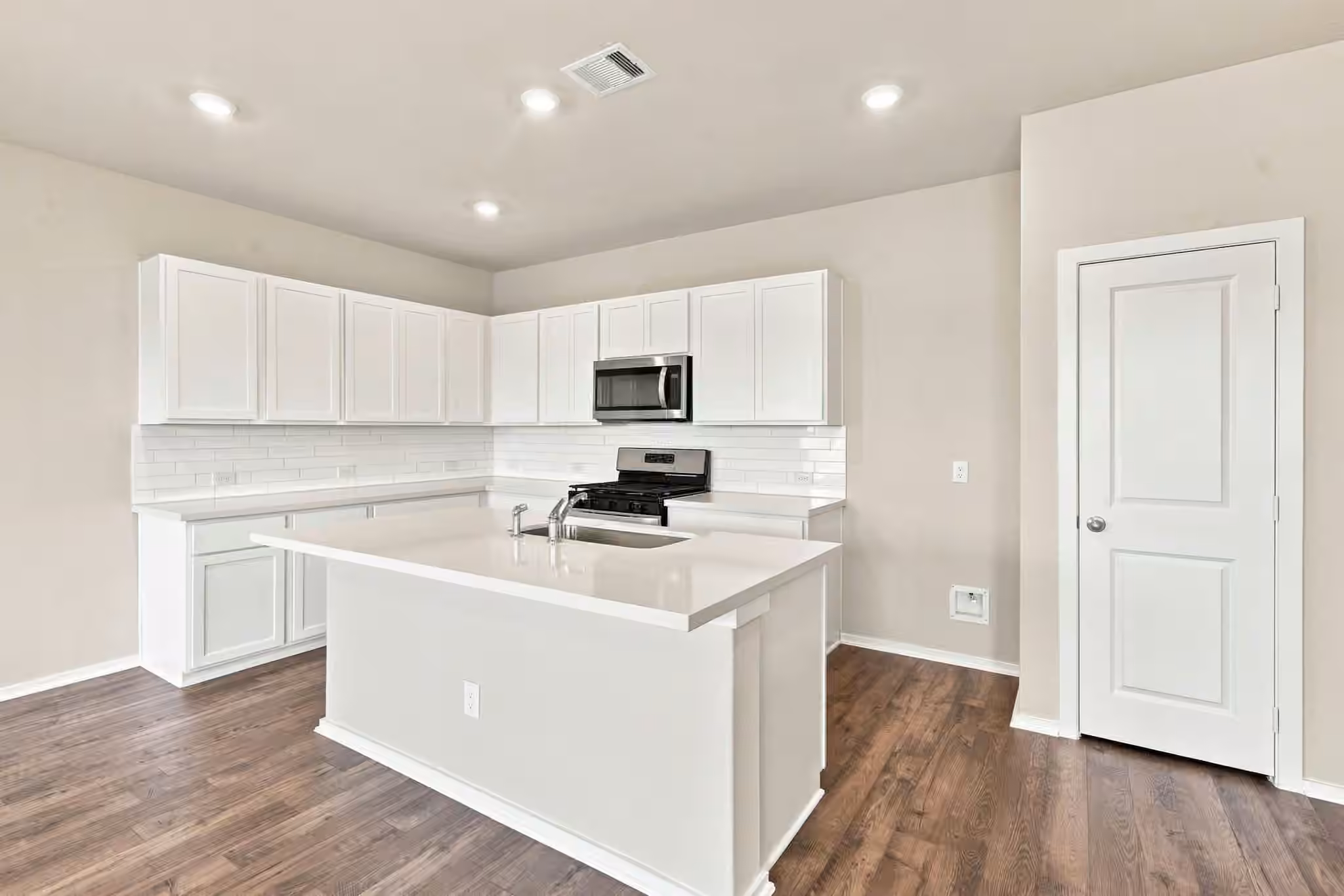 Photo 5 of 6723 Pebble Bluff Court, Cove, TX