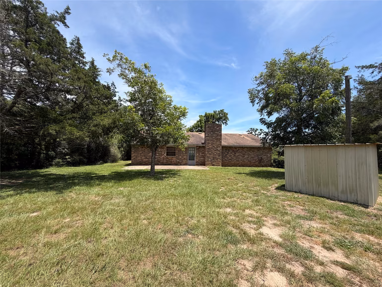 Photo 3 of 117 Dogwood Trail, Bellville, TX