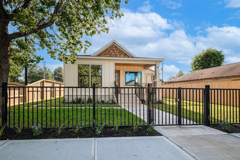 Photo of 301 Vincent Street, Houston, TX 77009