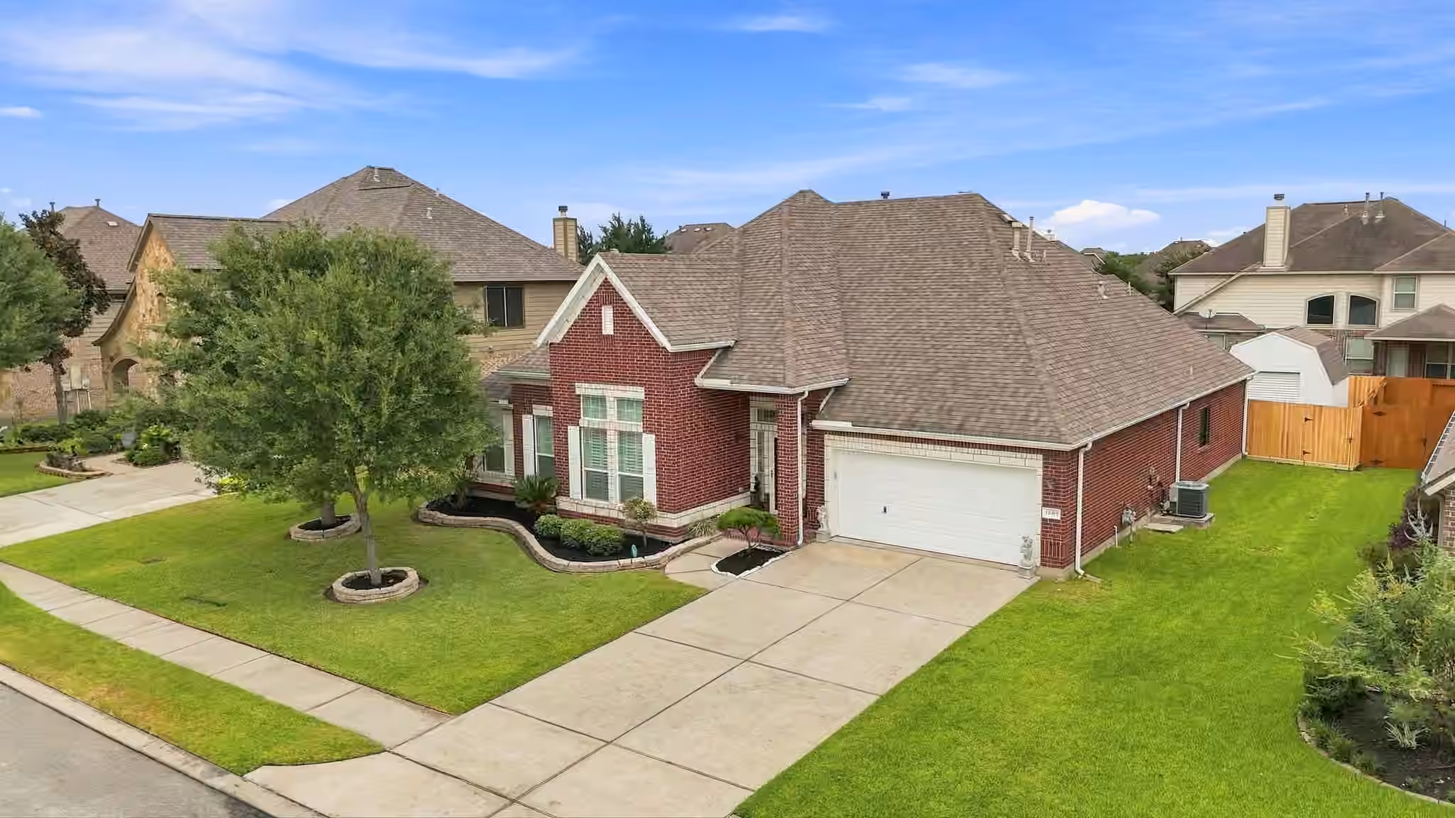 Photo 4 of 12418 Emerald Lane, Mont Belvieu, TX
