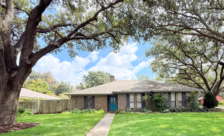 Photo of 2902 Willow Creek Drive, El Campo, TX